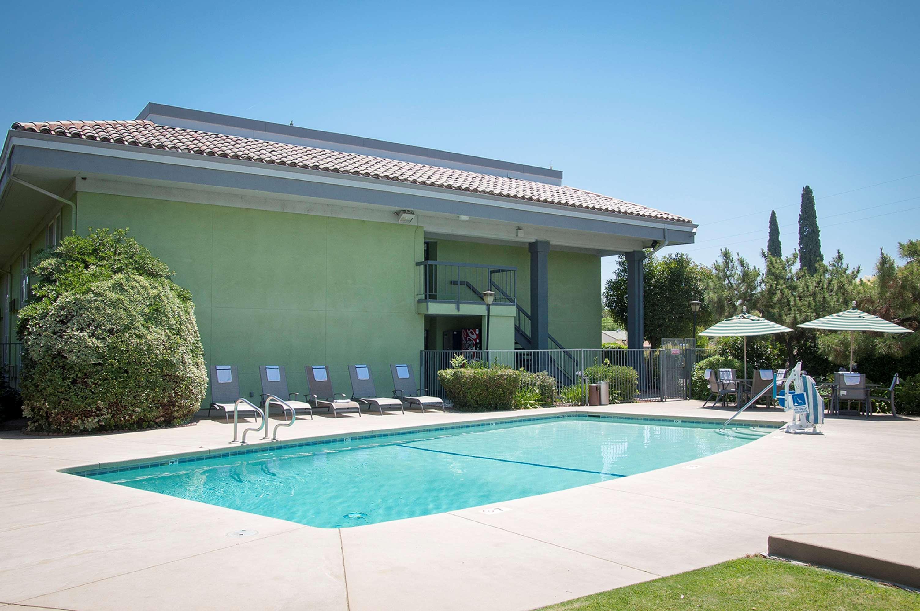 Vista Piscina Best Western Village Inn