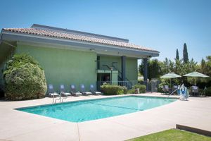 Alojamiento - Best Western Village Inn