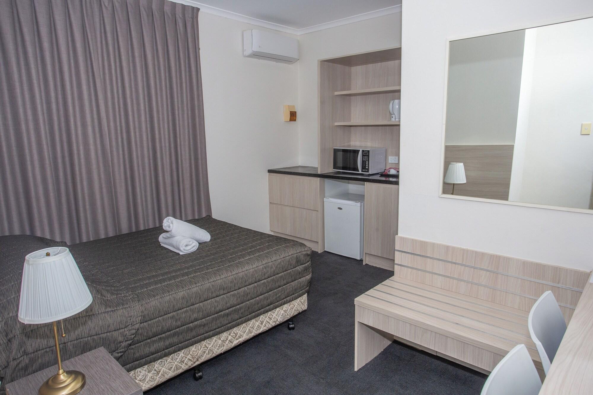 Varios Westside Motor Inn