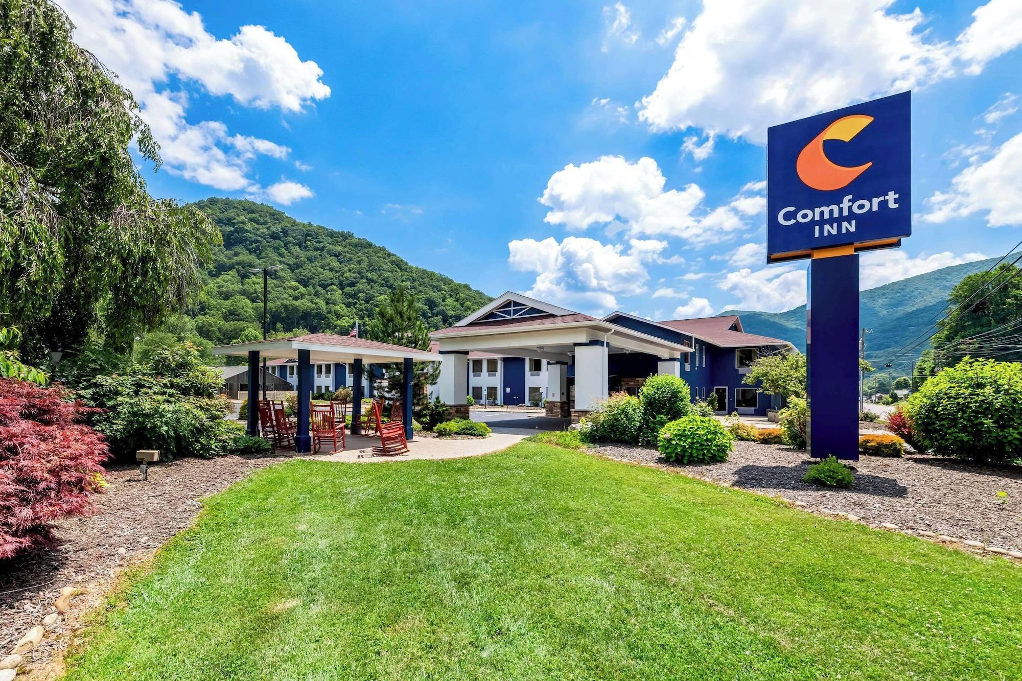 Varios Comfort Inn near Great Smoky Mountain National Park
