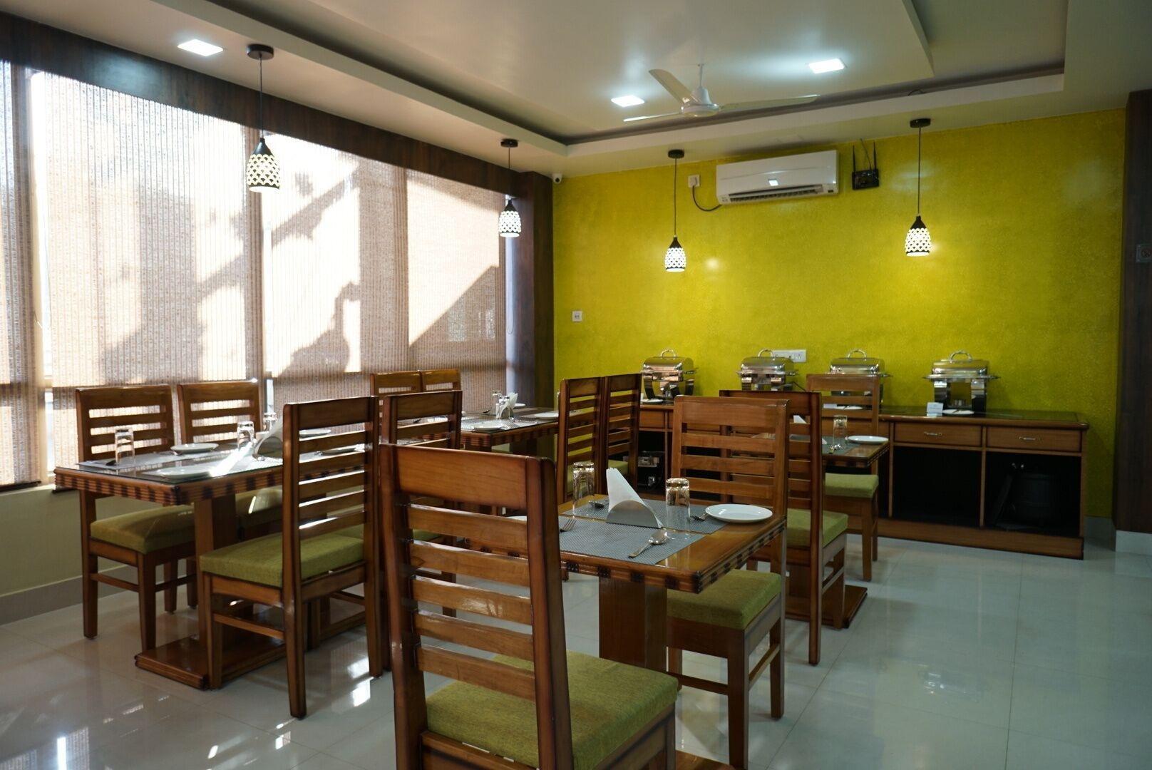 Restaurant Pemaling Lords Eco Inn Guwahati