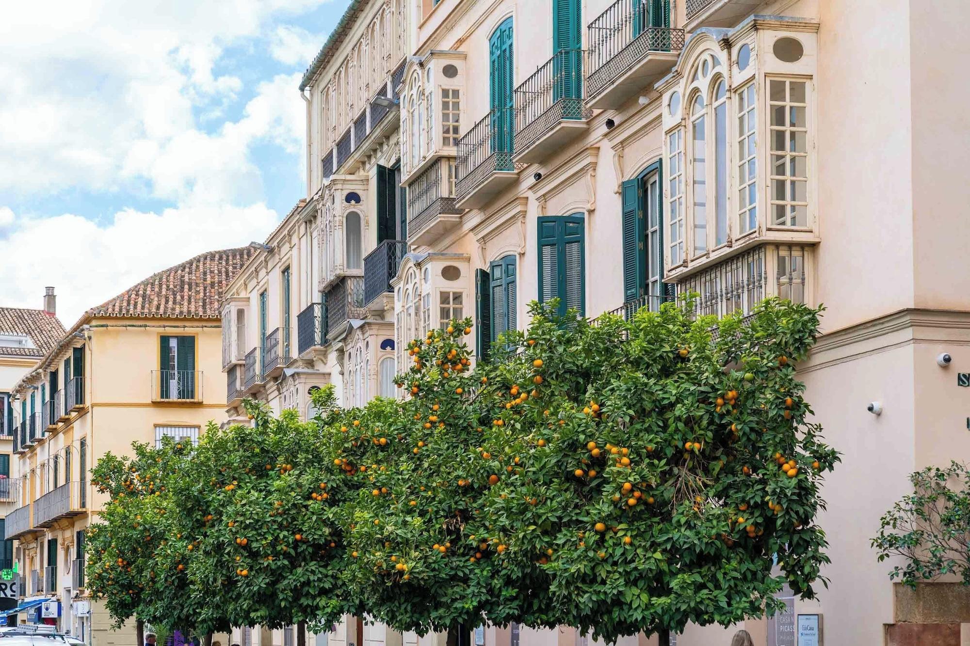 Vista Exterior limehome Malaga Calle Victoria