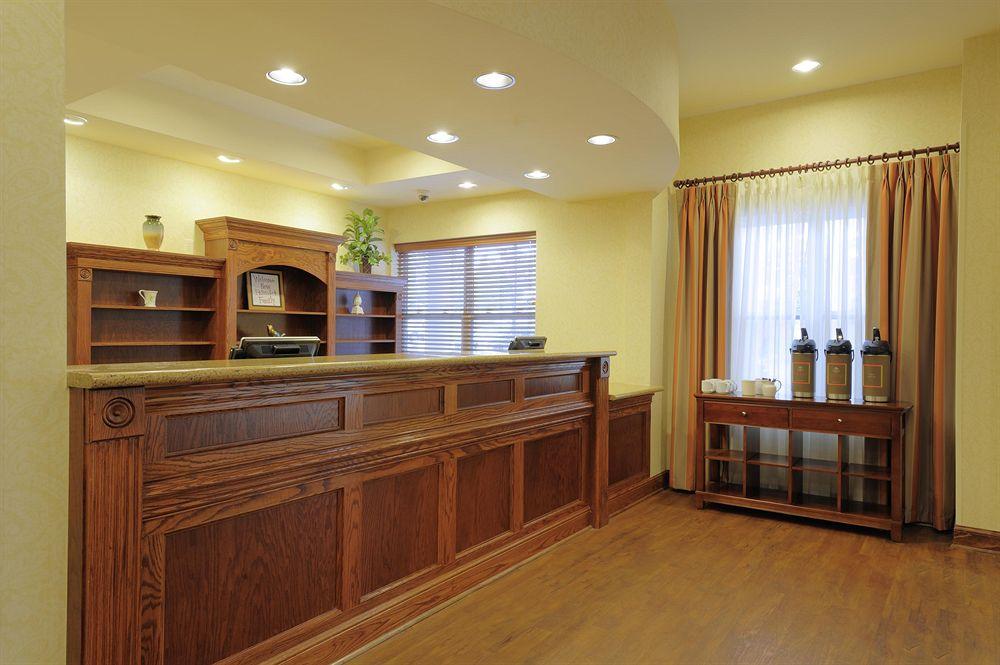 Vista Lobby Country Inn & Suites by Radisson, Columbia at Harbison, SC