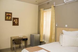 Alojamiento - Nsanika Executive Lodge