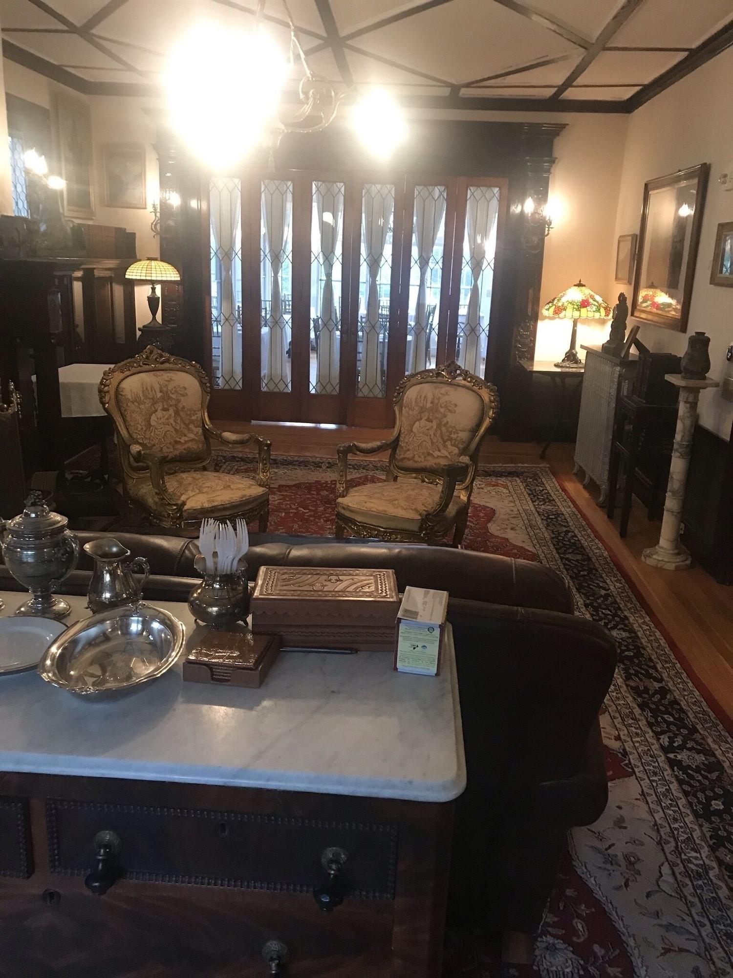 Vista Lobby Edgewood Manor