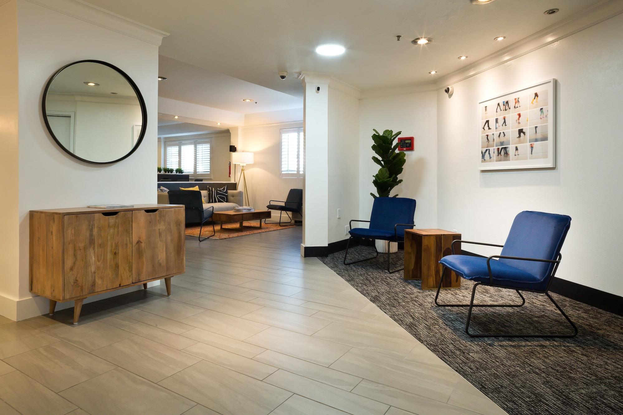Vista Lobby The Crestview