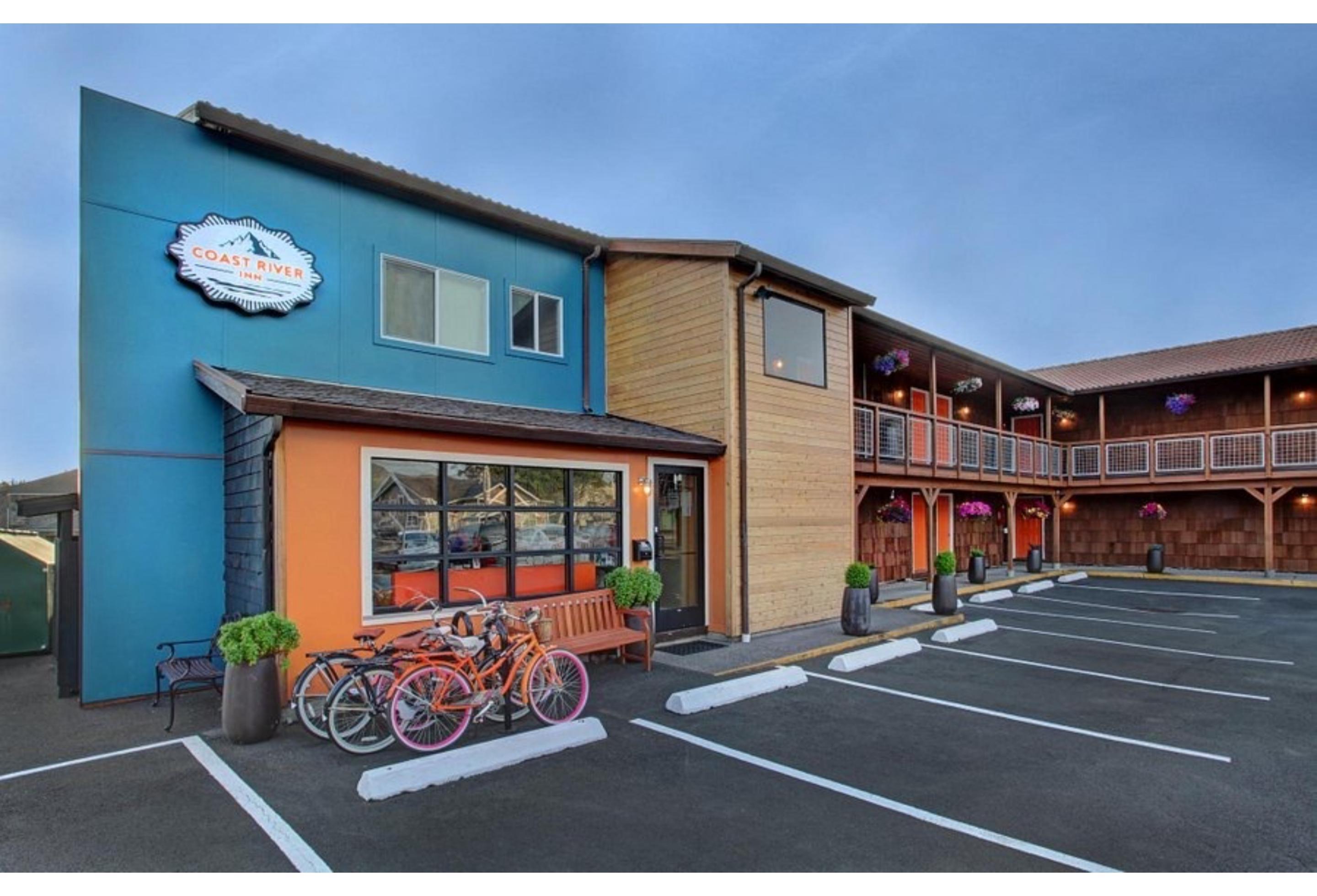 Varios Coast River Inn by OYO Seaside