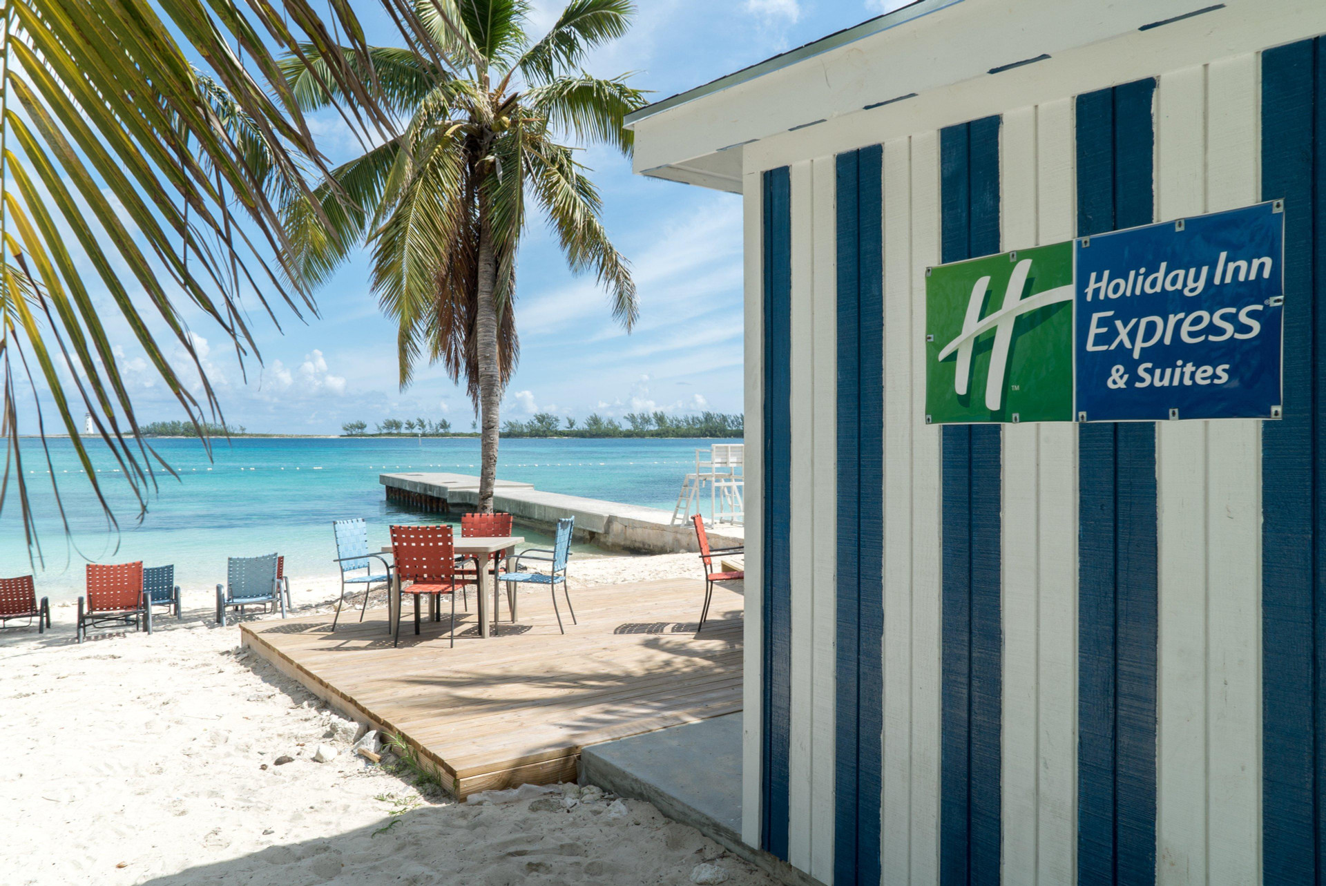 Playa Holiday Inn Express and Suites Nassau