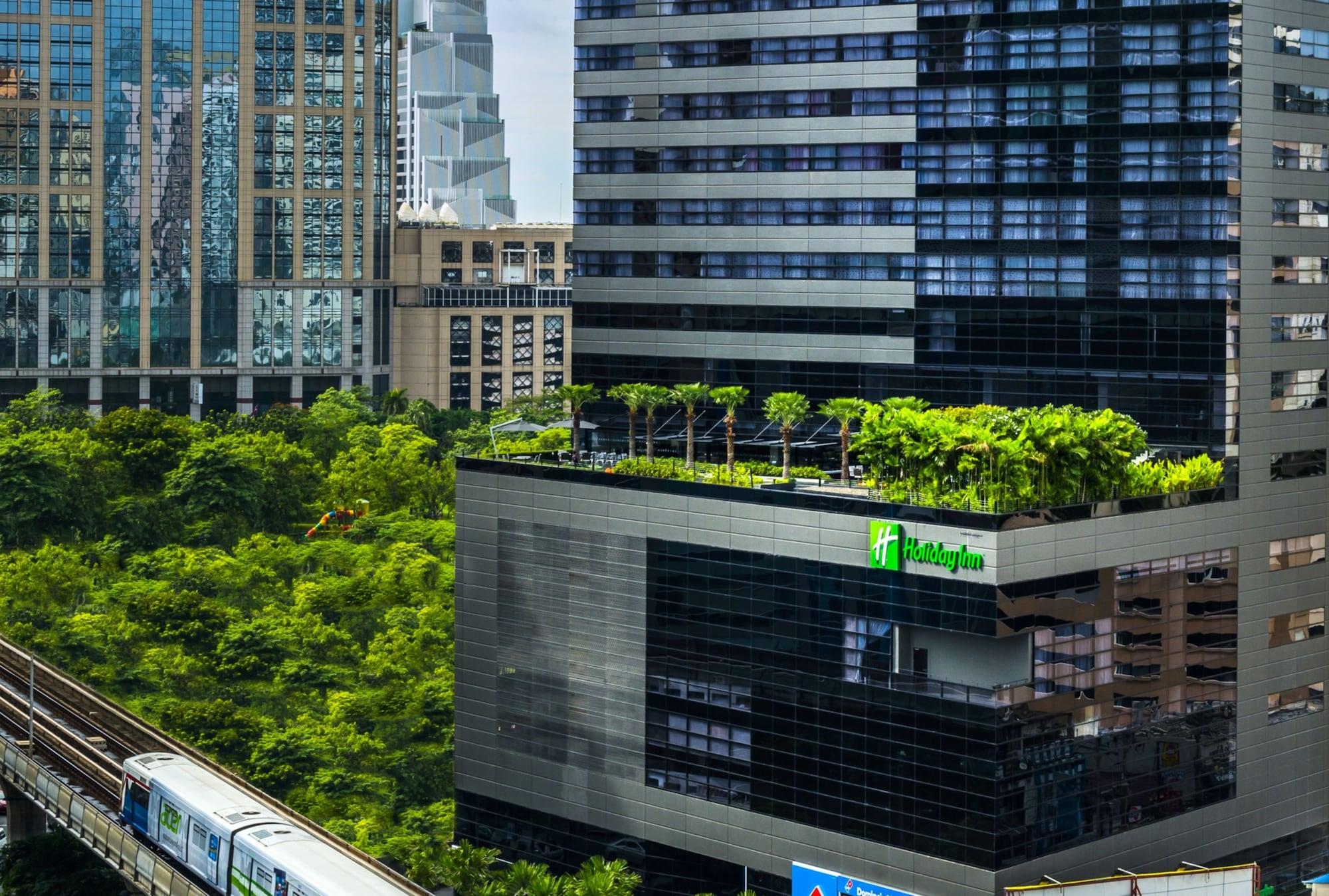 Vista Exterior Holiday Inn Bangkok Sukhumvit by IHG