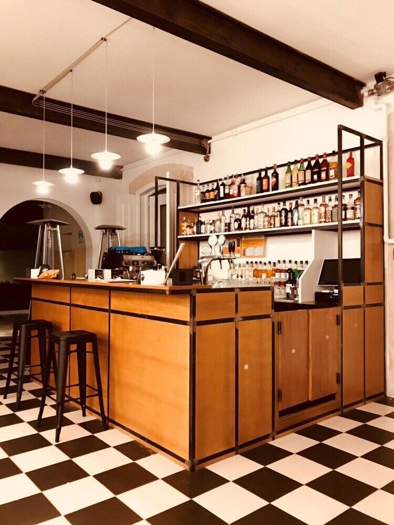 Bar/Salón Artemisia