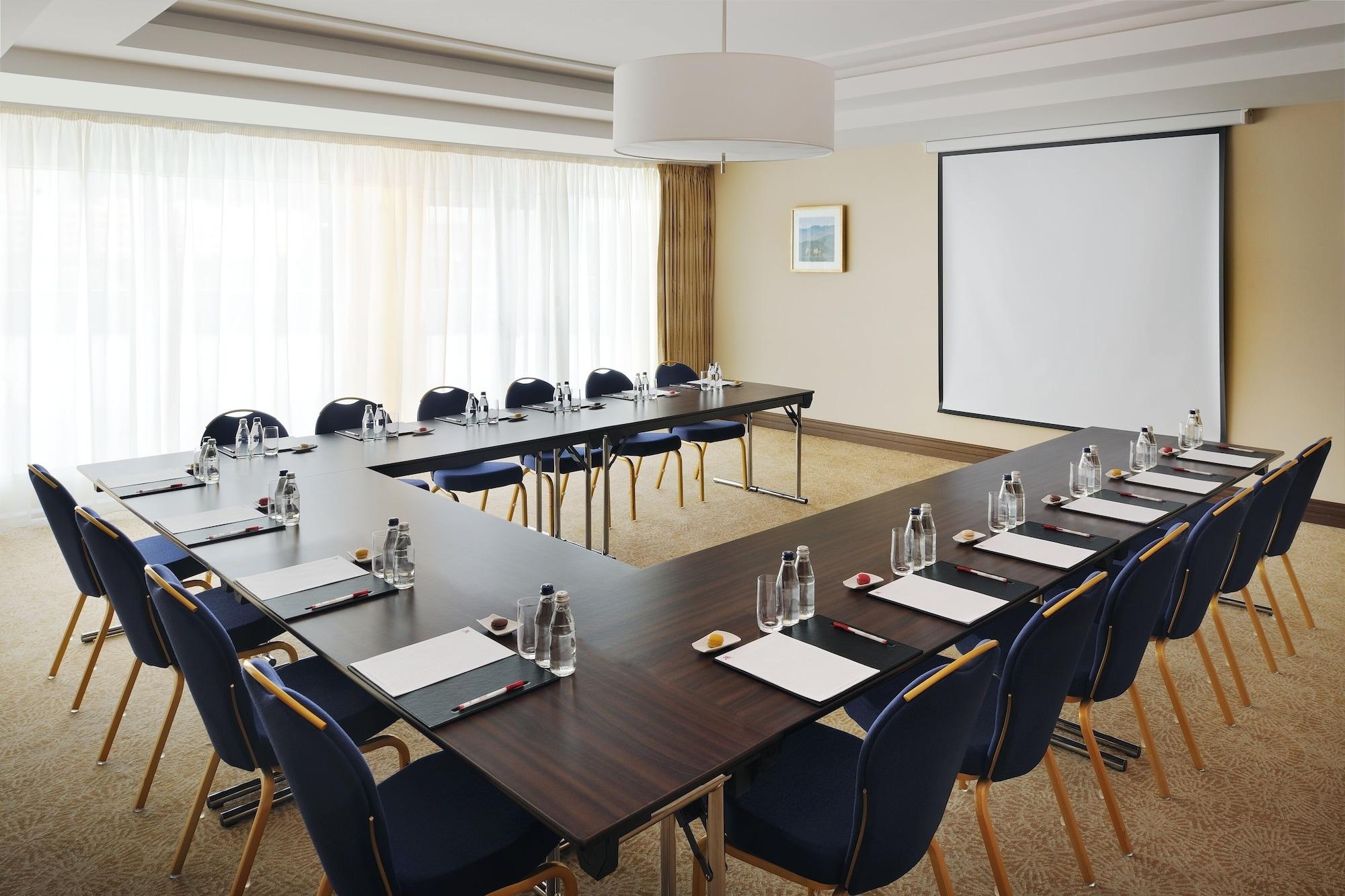 Sala de Reuniones Saad Hotel Astana