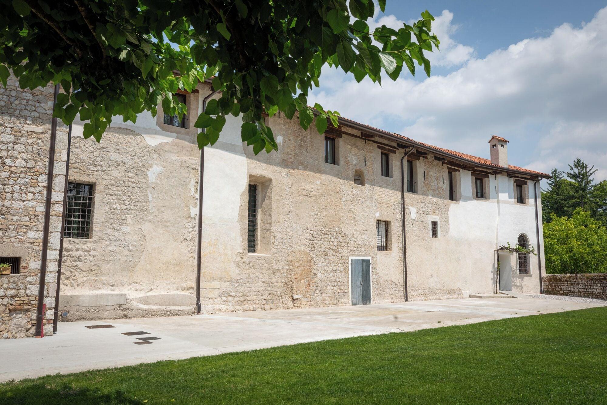 Vista Exterior Castello di Porcìa - Residence