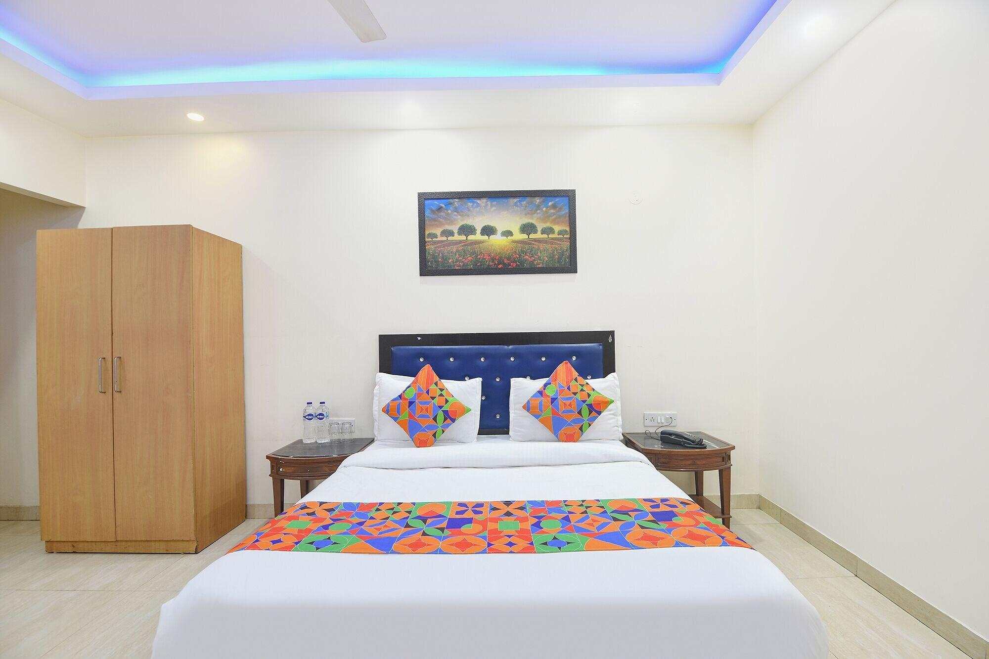 Varios Fabhotel Mahal