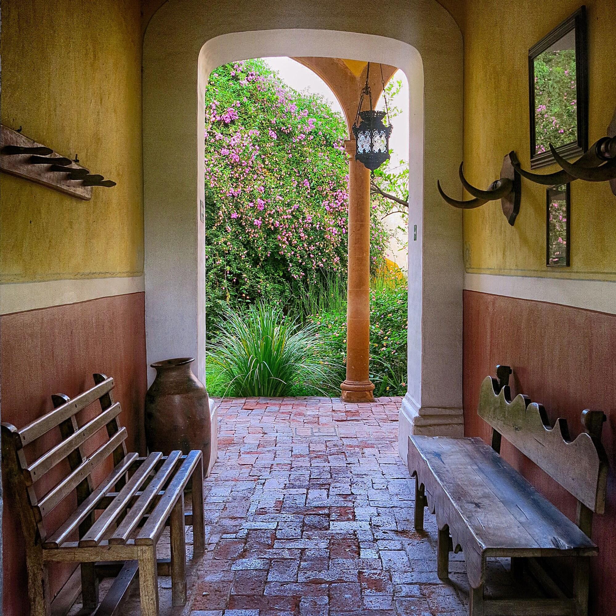 Vista Lobby Hacienda Sepulveda Hotel & SPA