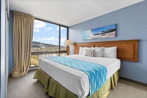 Alojamiento - Spectacular Ocean & Diamond Head View 2 Bedroom Condo w/ Free Parking! by Koko Resort Vacation Rentals