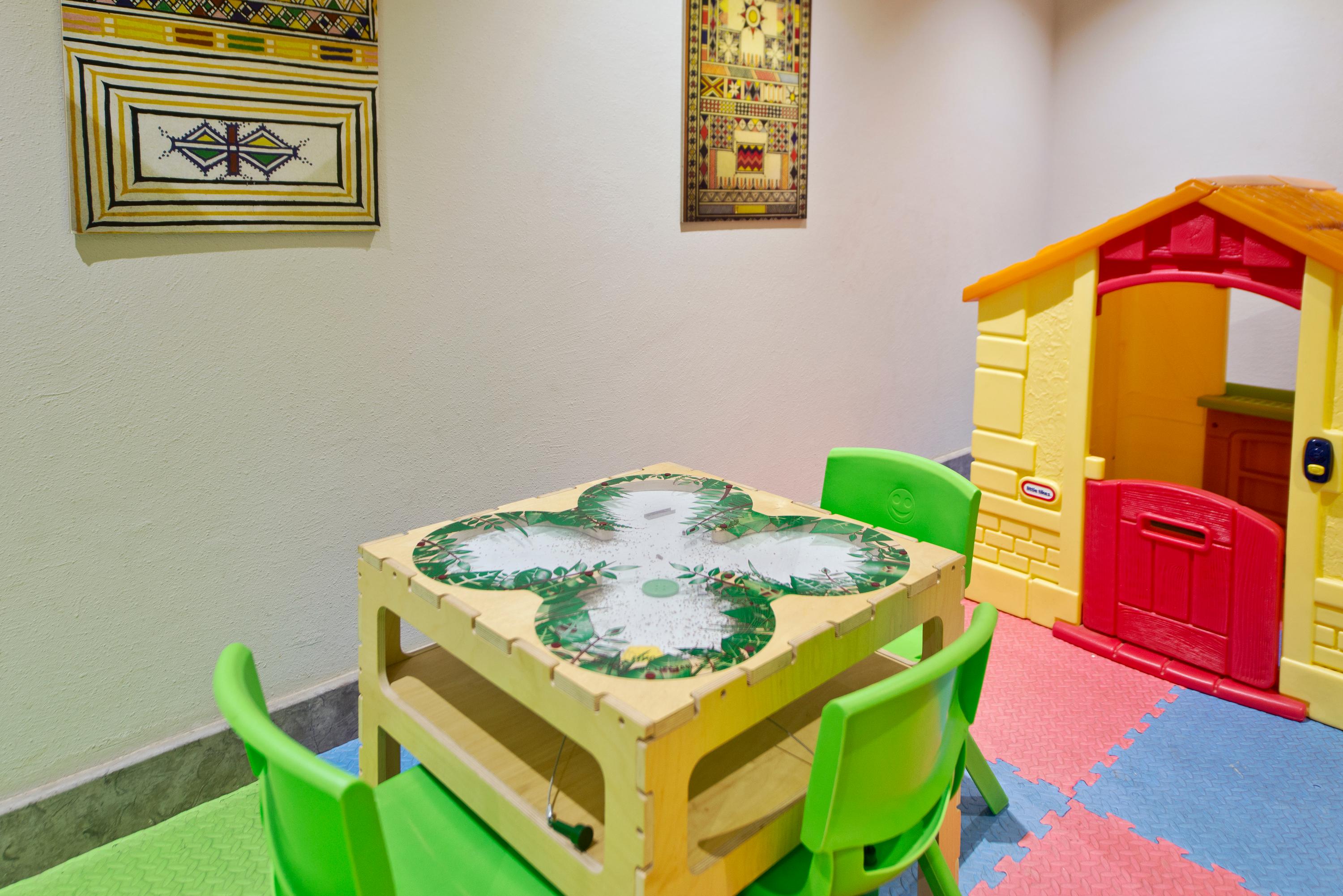 Vista Lobby Dara Hamra