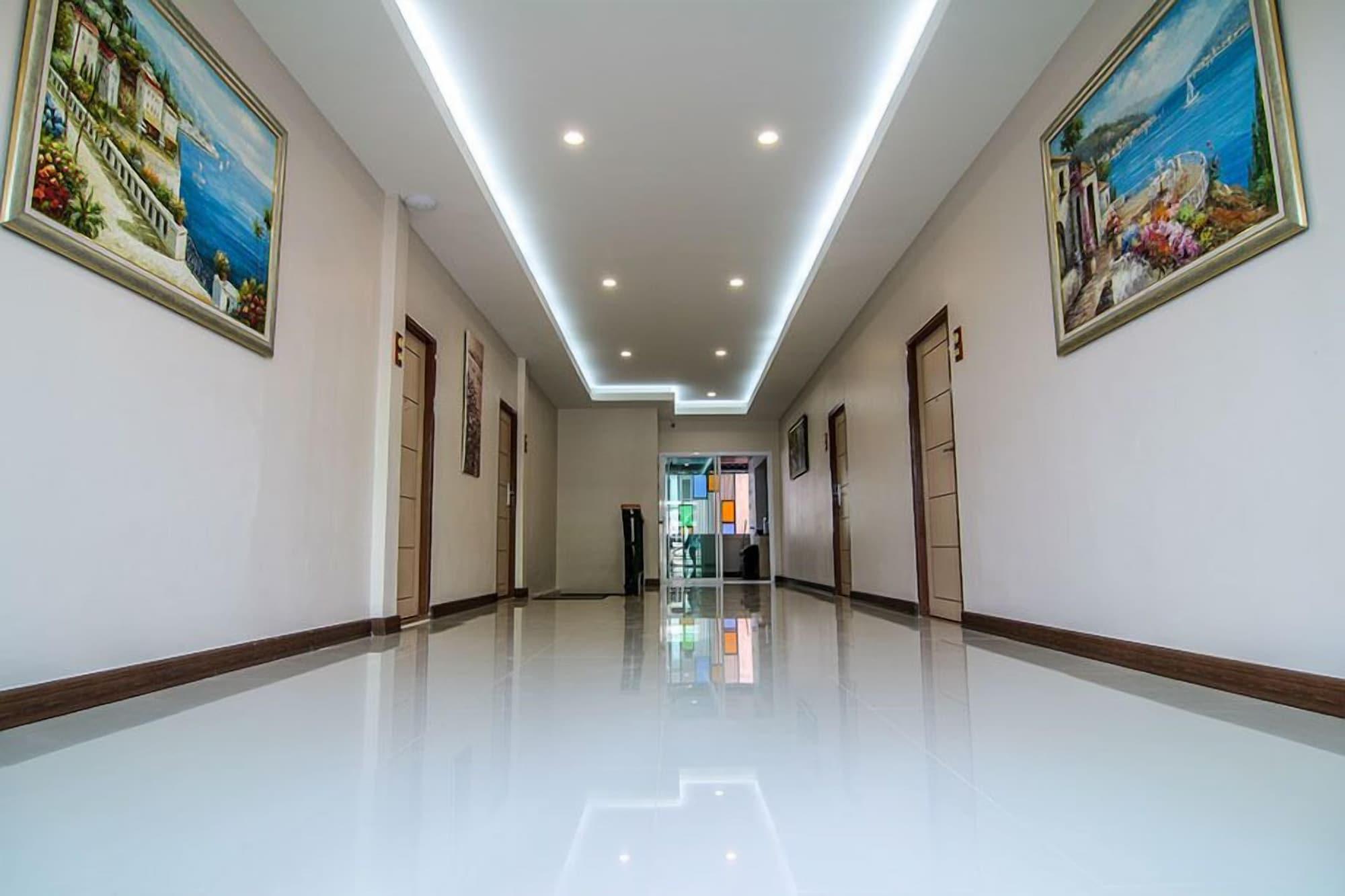 Varios At Home at Udon