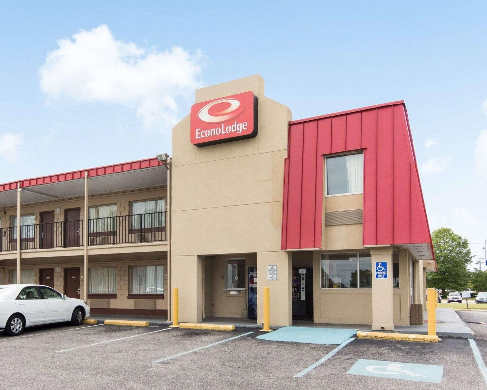 Varios Econo Lodge Town Center