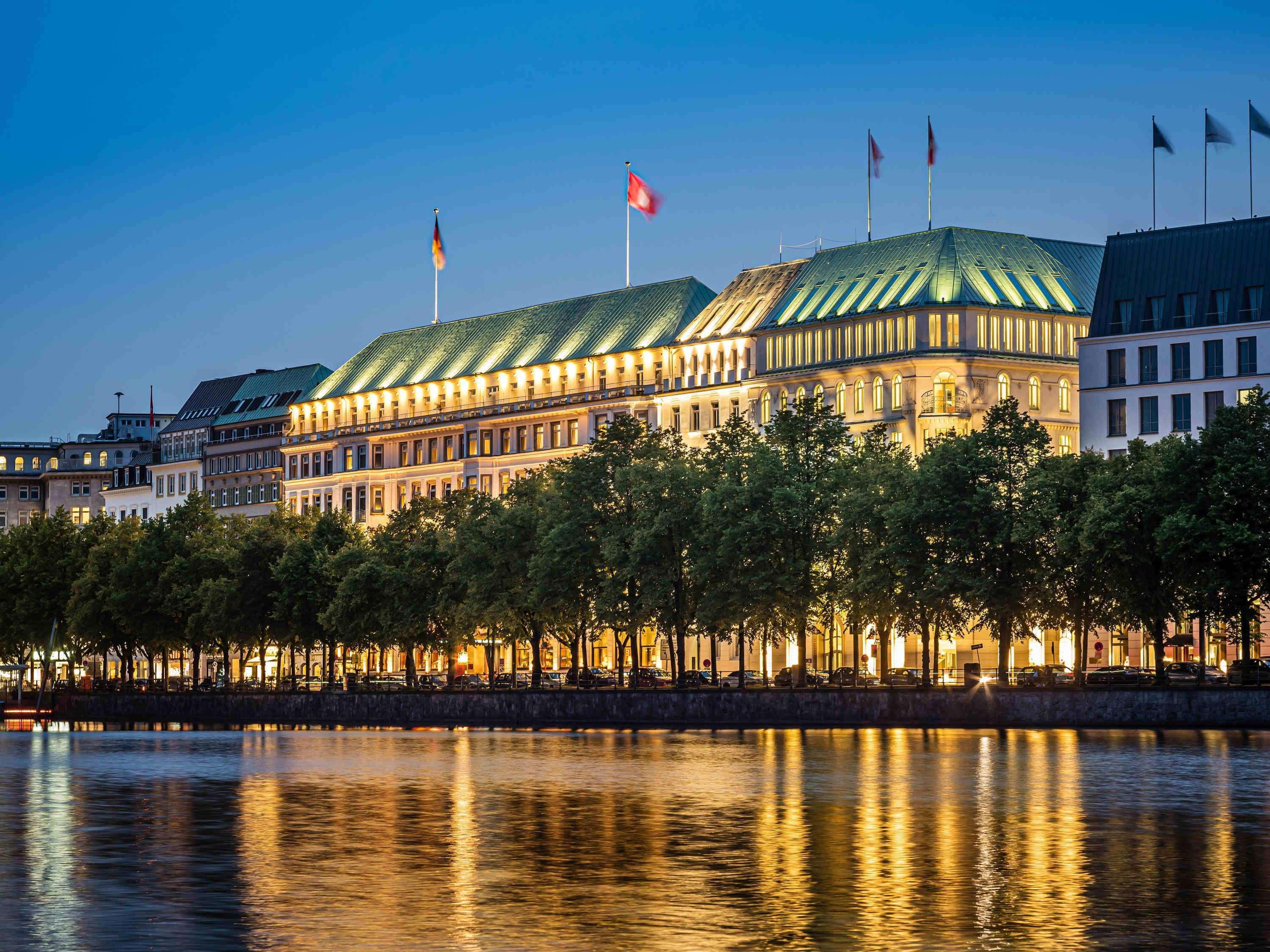 Vista Exterior Fairmont Hotel Vier Jahreszeiten Hamburg