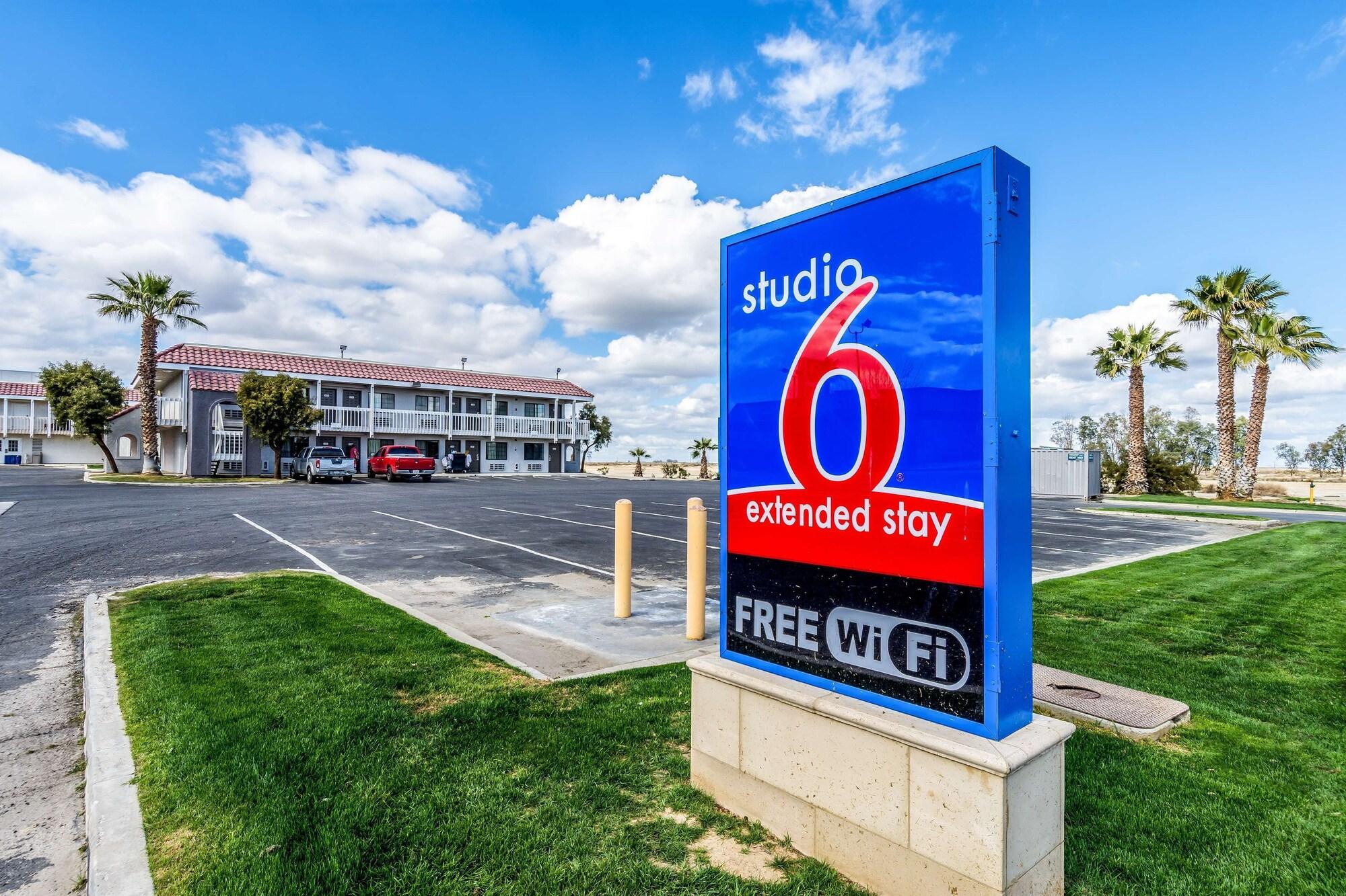 Varios Studio 6 Buttonwillow, CA