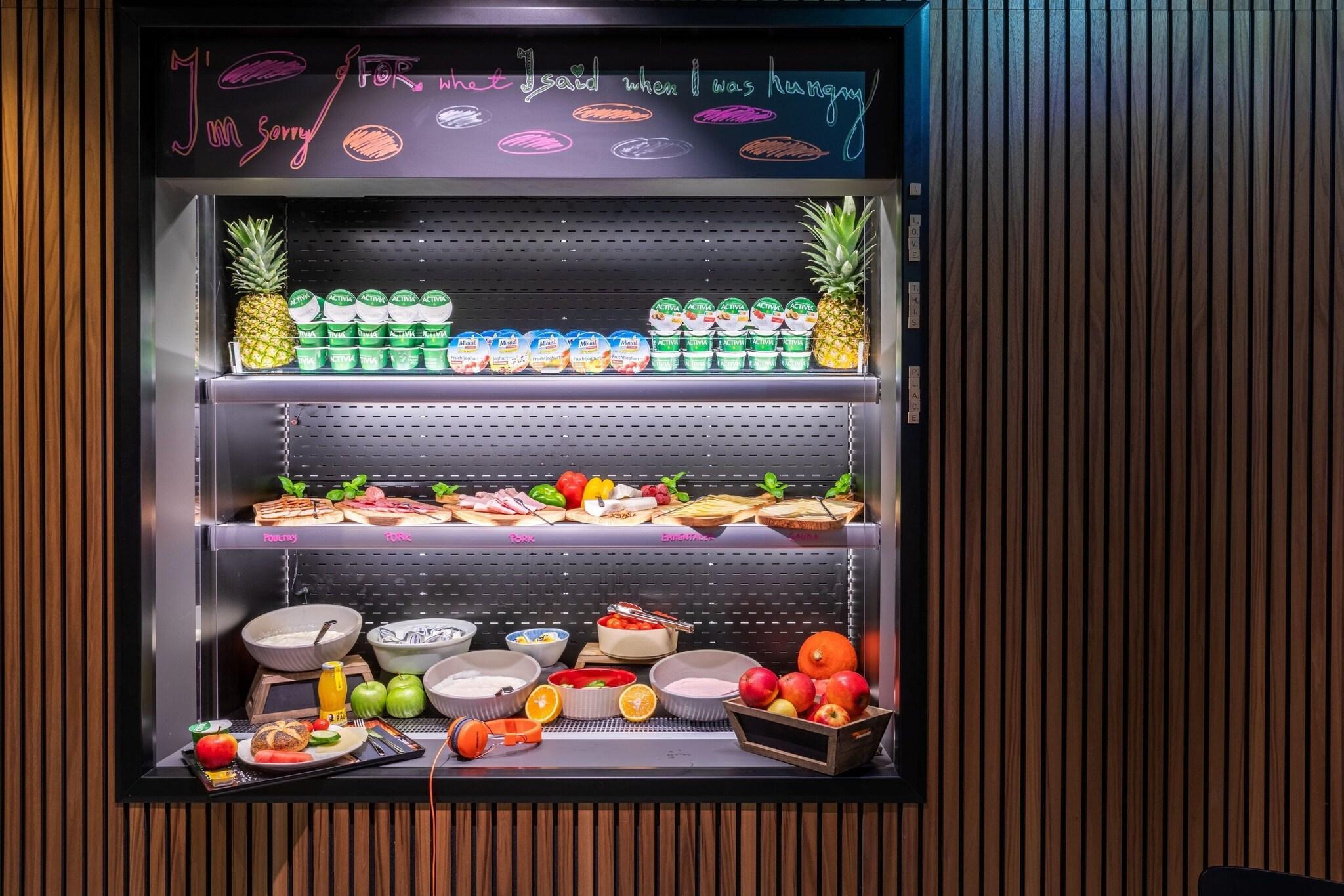 Restaurant Moxy Berlin Airport