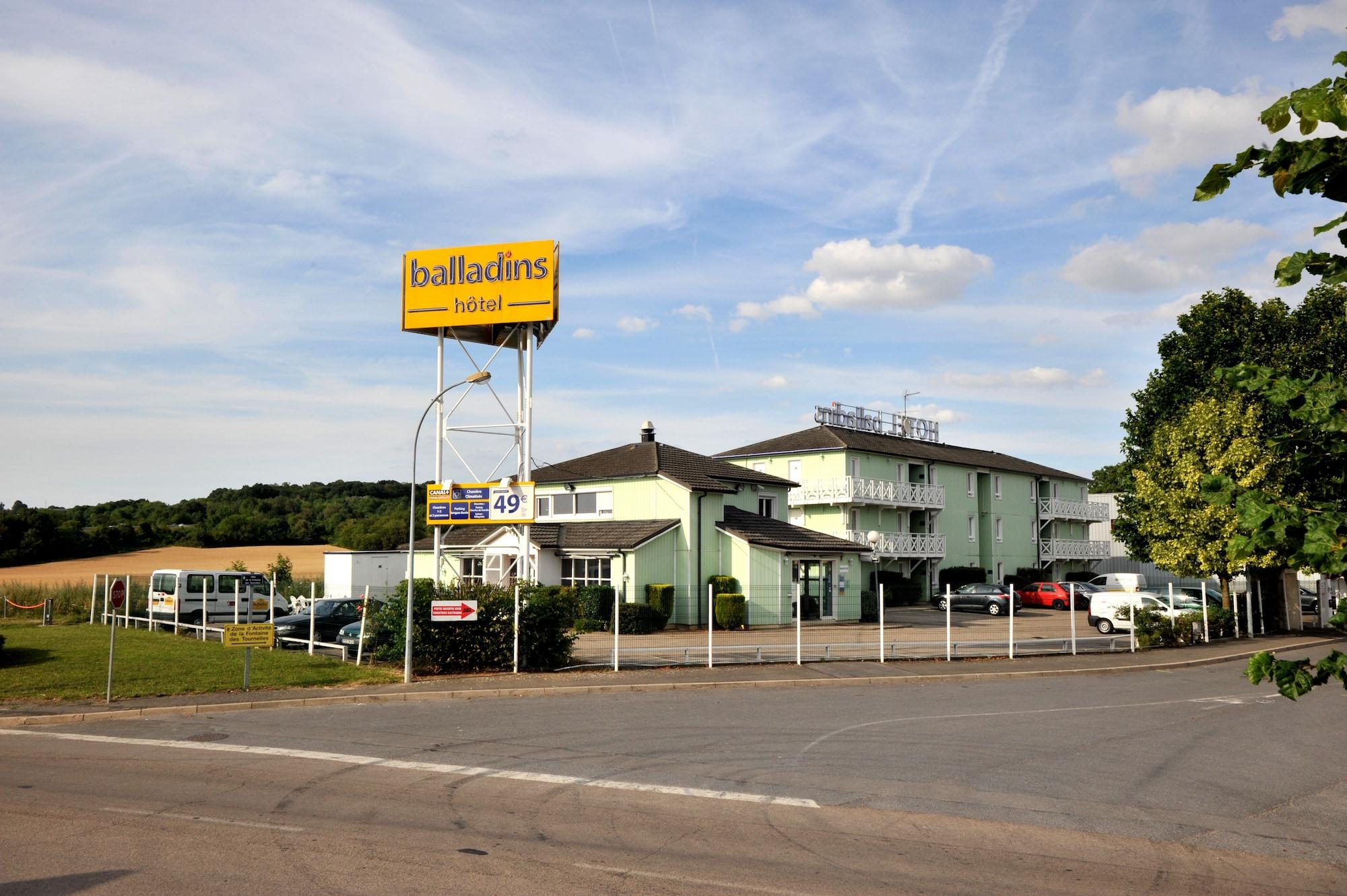 Varios Hotel initial by balladins Roissy CDG / Saint-Mard