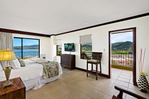 Paquete - Remodeled Top-Floor Flamingo Condo with Outstanding Ocean Views