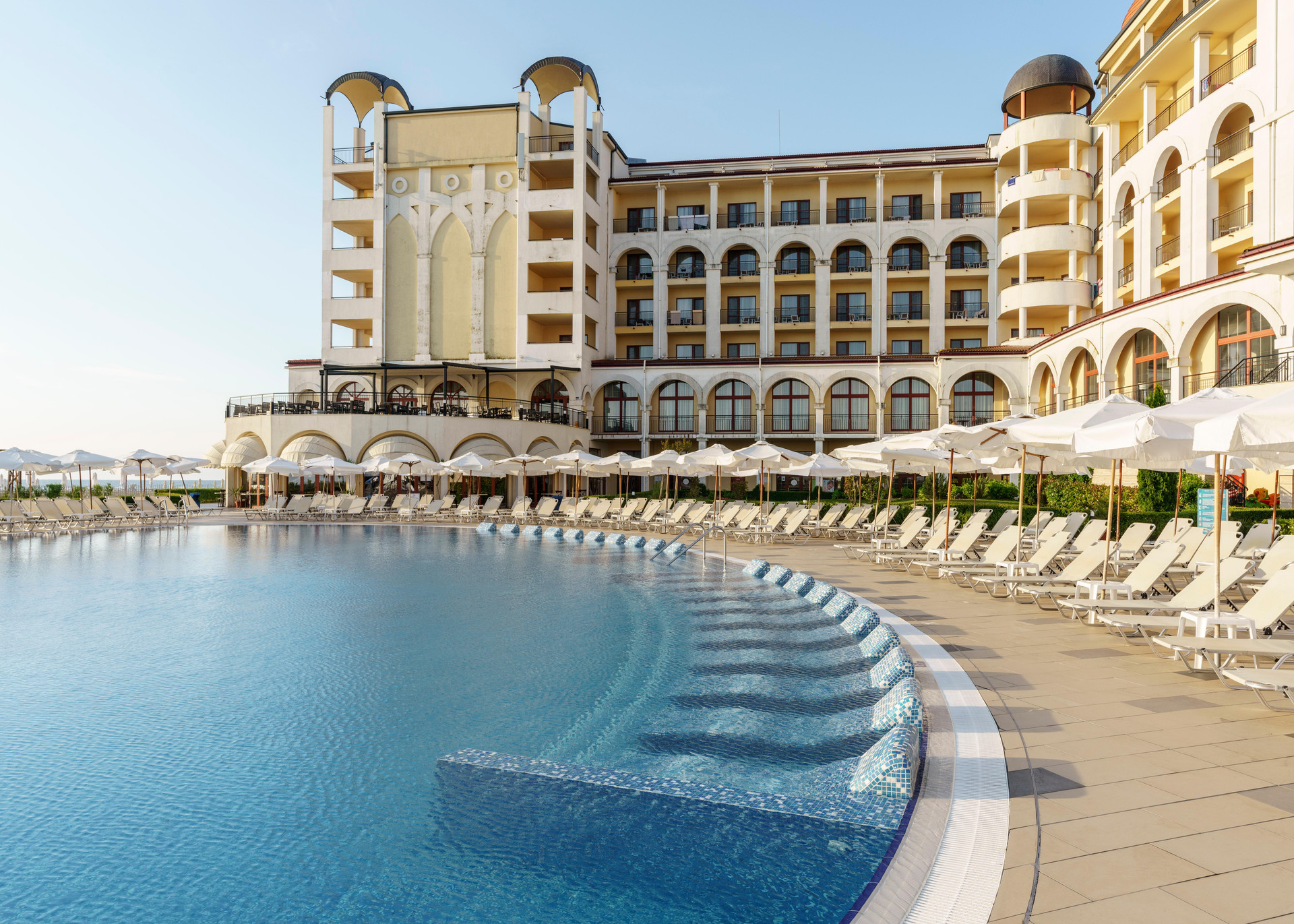 Vista Exterior Alua Helios Bay