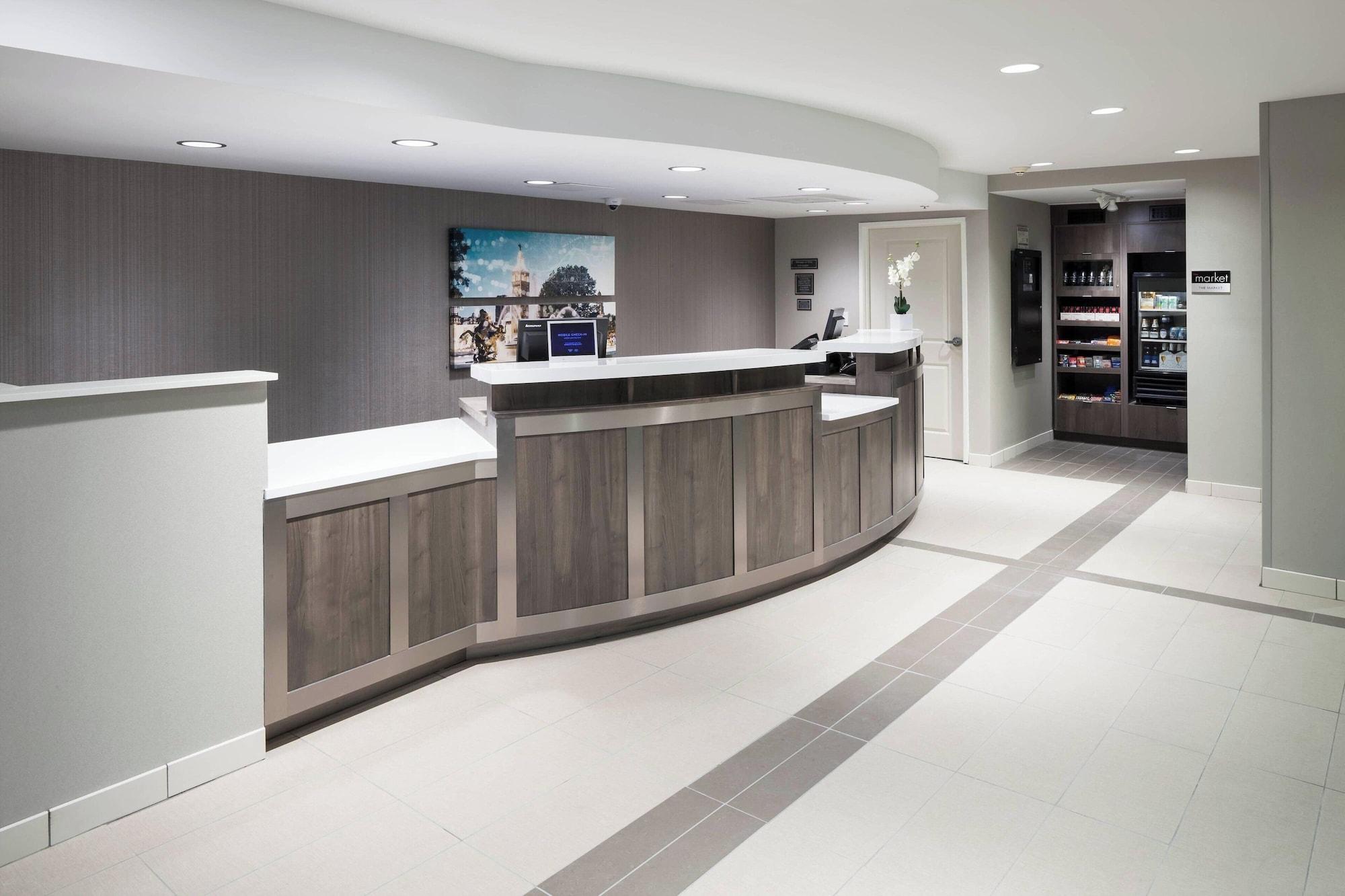 Vista Lobby Residence Inn by Marriott Kansas City Country Club Plaza