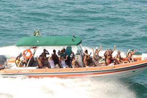 Passeio - Superboat para Castelhanos e mais duas bela praias