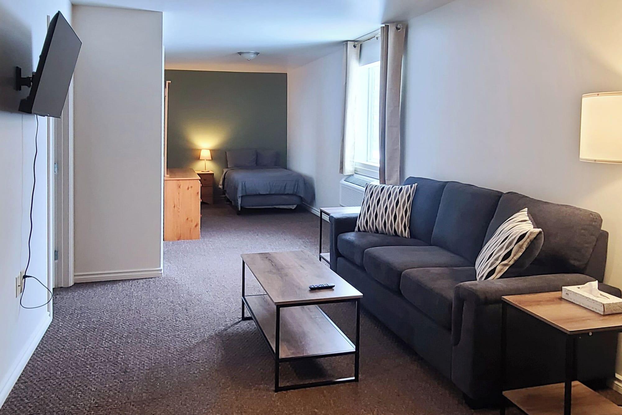 Equipamiento de Habitación WorkStay Lodging - Yarbo, SK - Near Esterhazy & Mosaic K1, K2, & K3