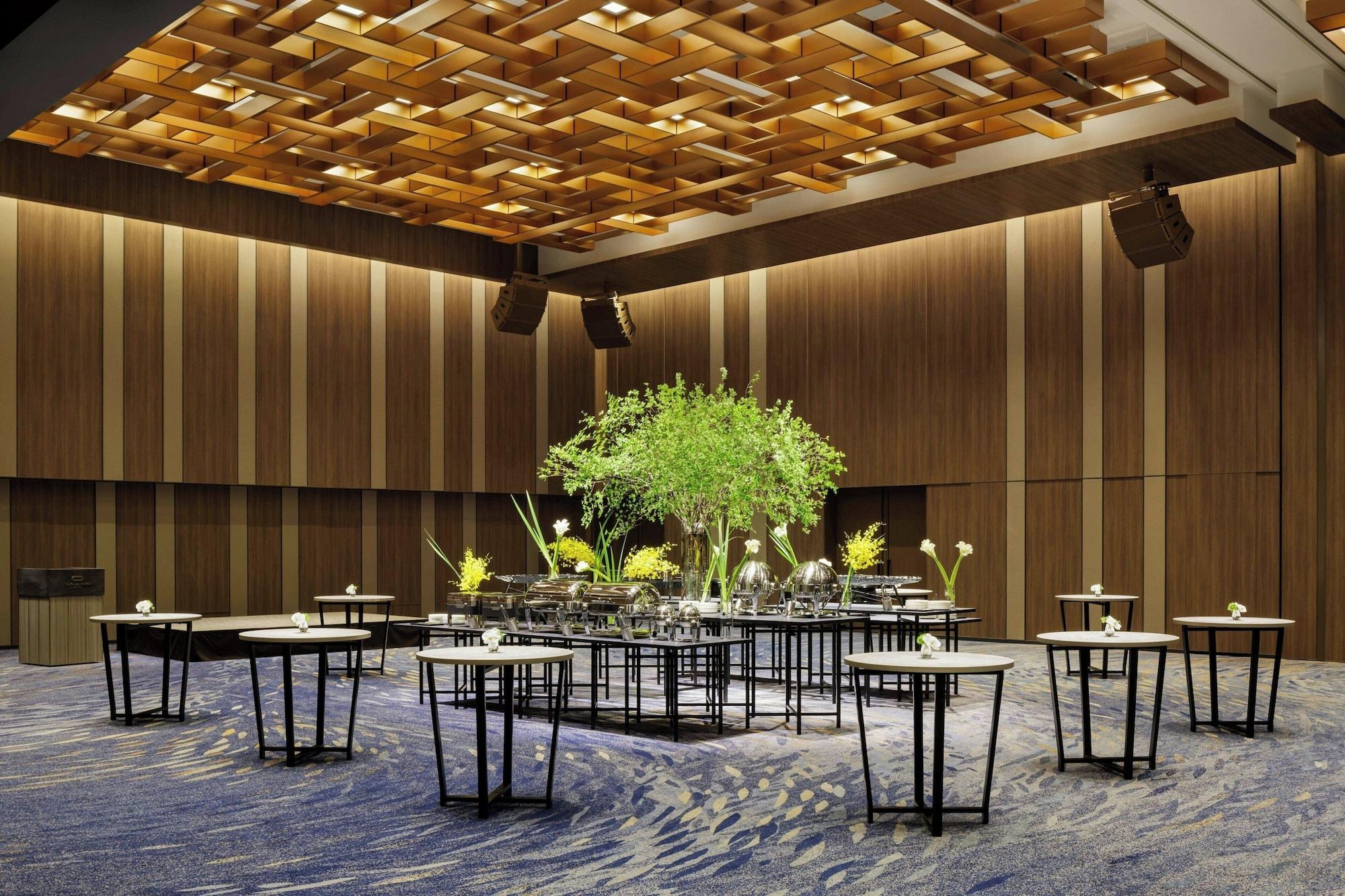 Vista Lobby THE OSAKA STATION HOTEL, Autograph Collection