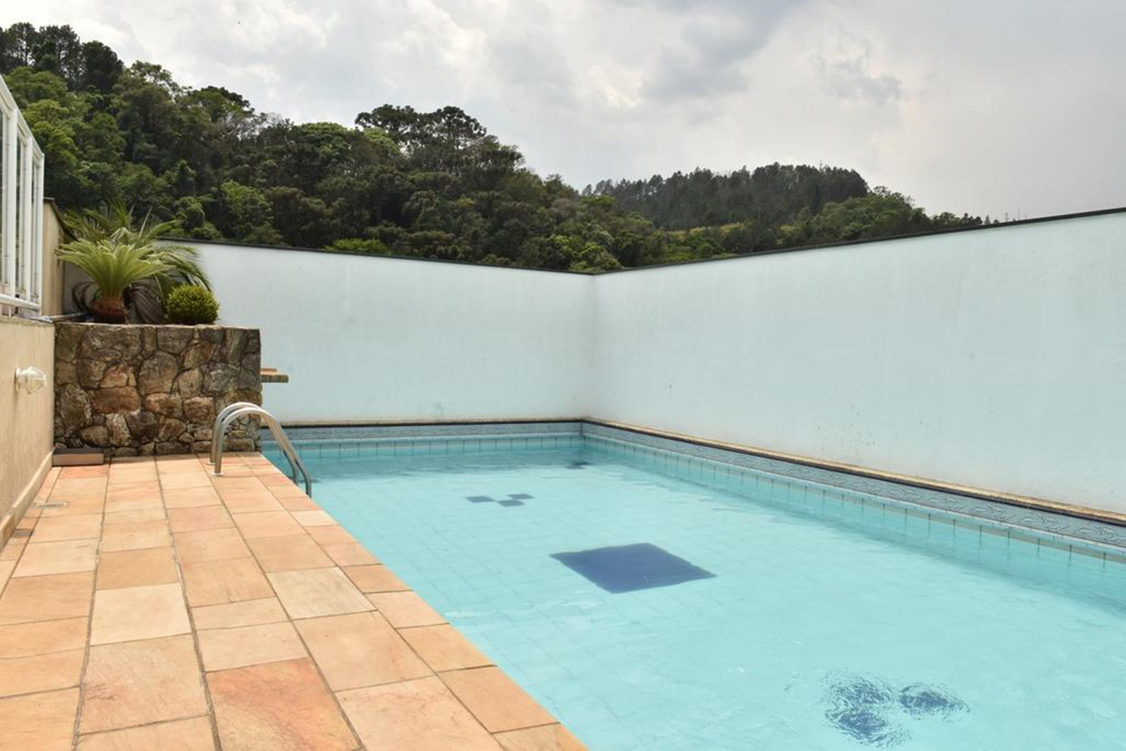 Vista da piscina Hotel Cordilheira