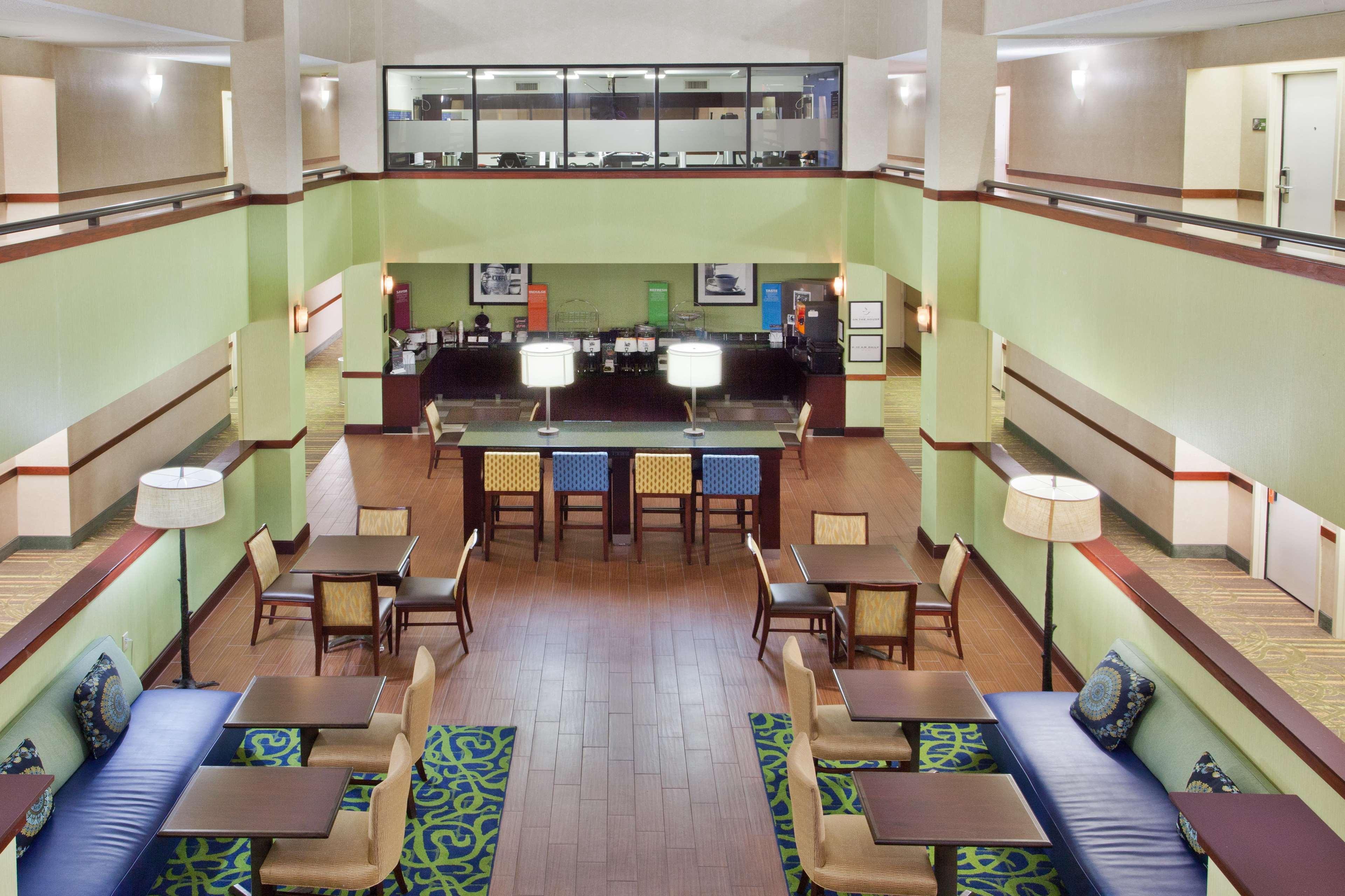 Vista Lobby Hampton Inn Bremen I 20