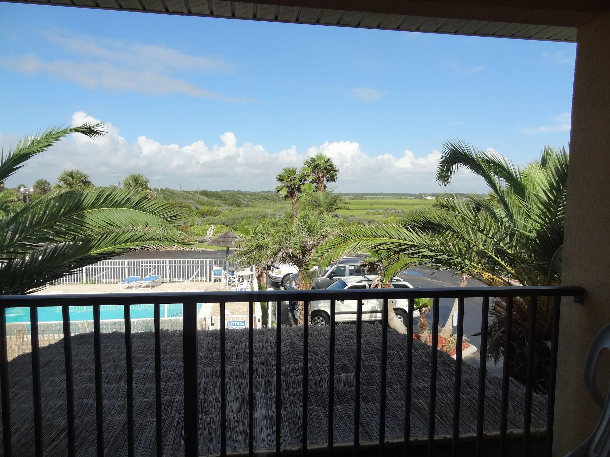 Vista Exterior Ocean Sands Beach Boutique Inn - 1 Acre Private Beach