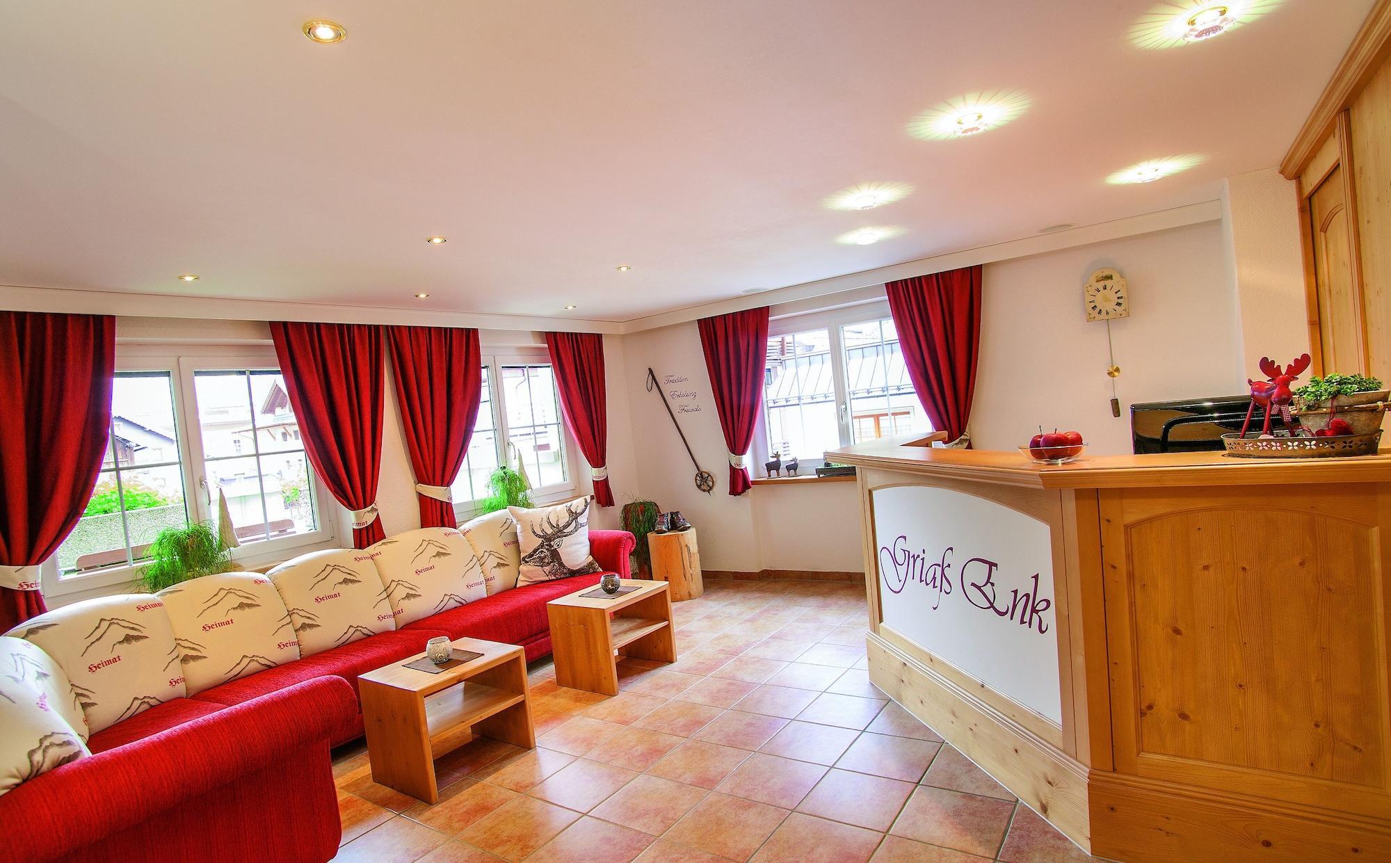 Vista Lobby Hotel Chasa Sulai