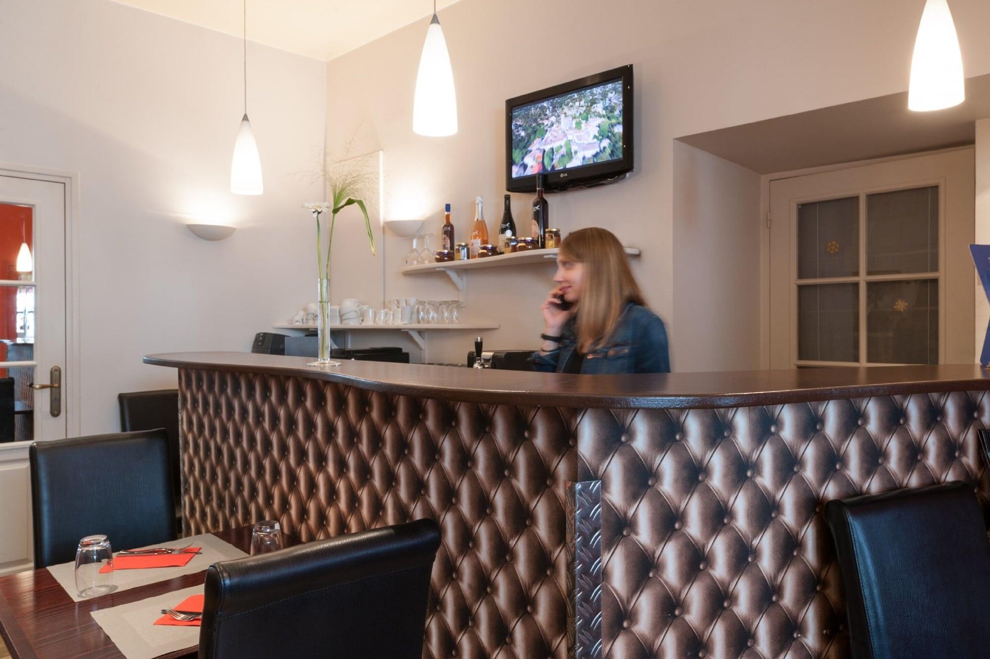 Vista Lobby Boutique Hotel & Restaurant, Le XII - Douze de Luynes