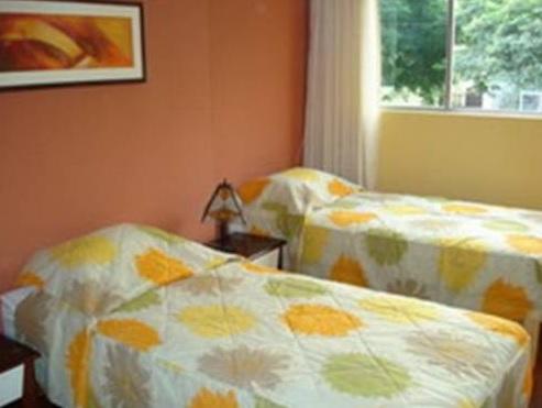 Varios Miraflores Inn