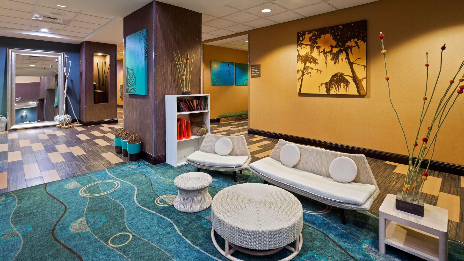 Vista Lobby Best Western Plus Chain of Lakes Inn & Suites