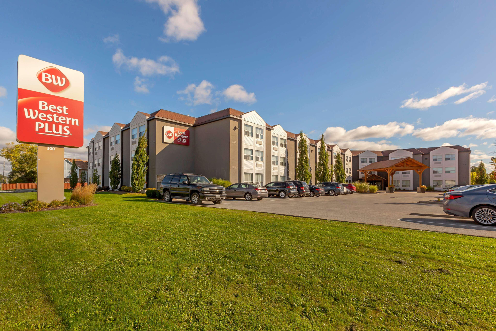 Vista Exterior Best Western Plus Rose City Suites