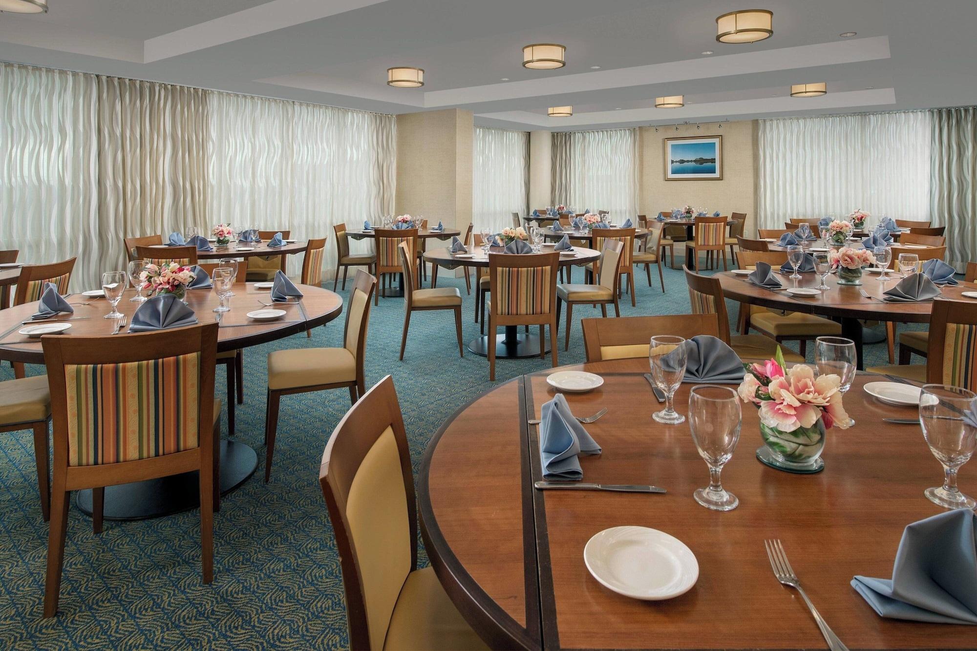 Restaurant Courtyard Ocean City Oceanfront