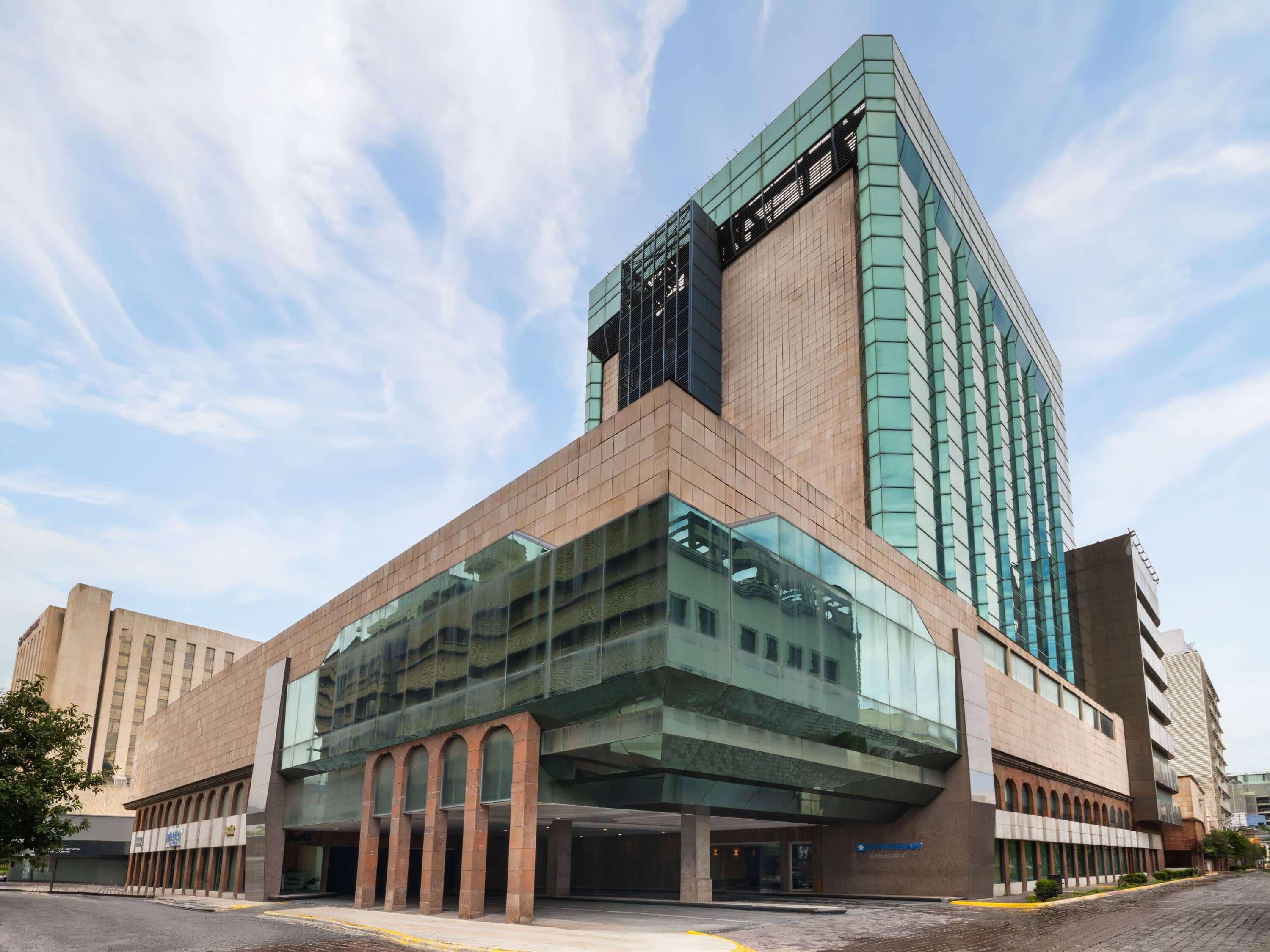 Vista Exterior Wyndham Monterrey Ambassador Centro