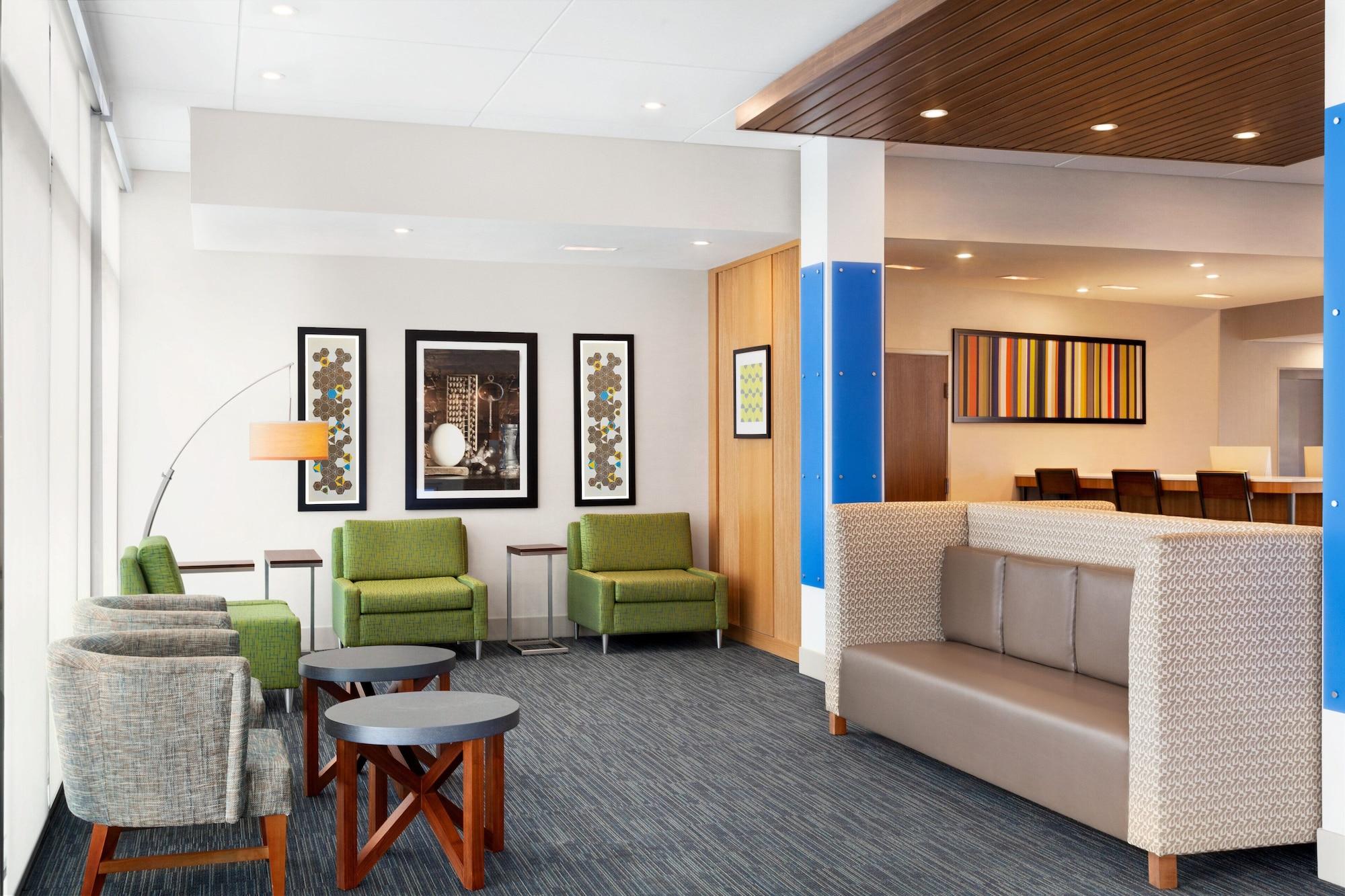 Vista Lobby Holiday Inn Express & Suites Austin North - Pflugerville by IHG