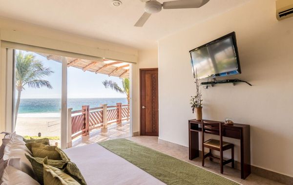 Ocean Front 4 Bedroom Residence with Resort Amenities Overlooking the Pacific! - Hoteles con alberca en Puerto Escondido, Oaxaca
