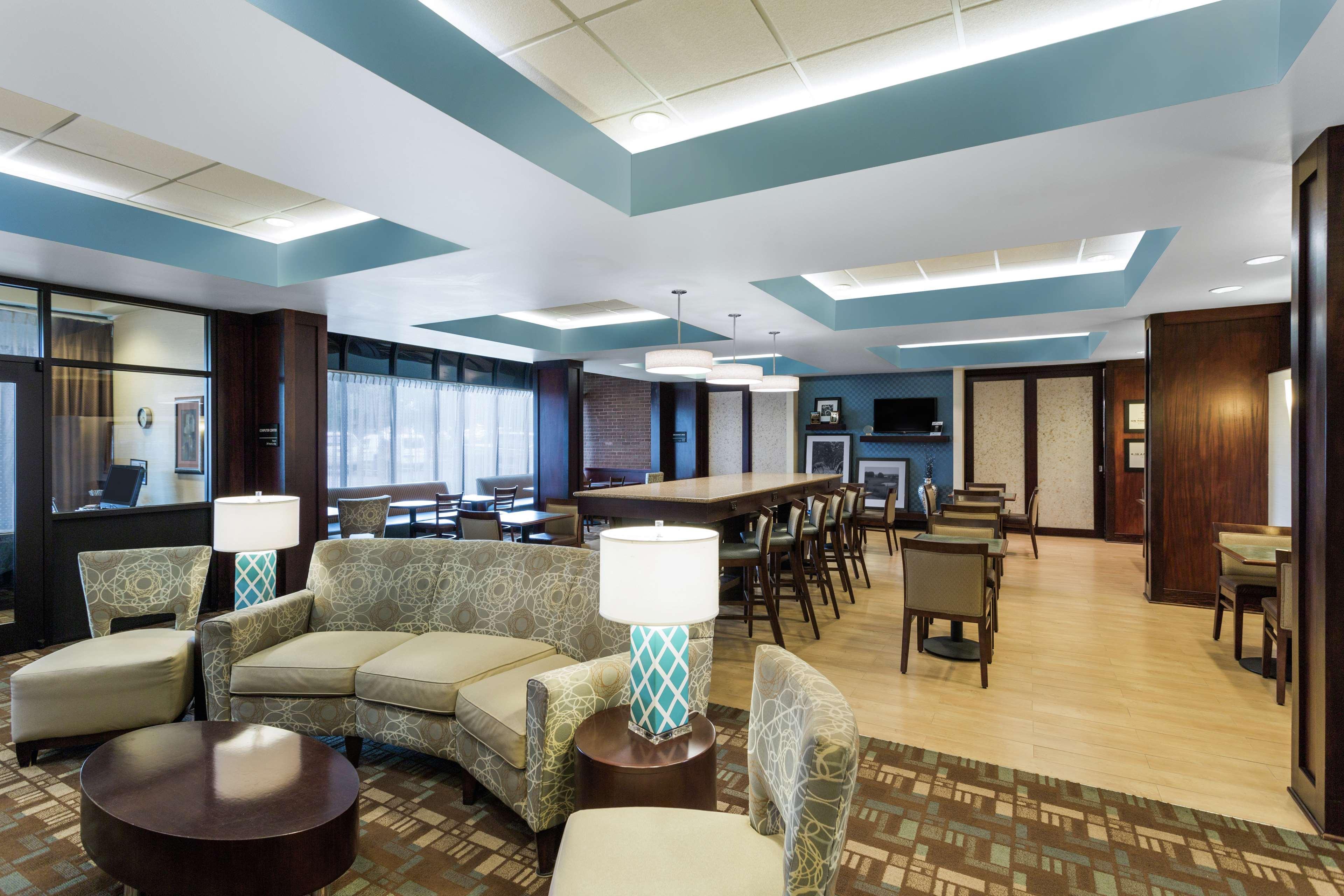 Vista Lobby Hampton Inn Manassas
