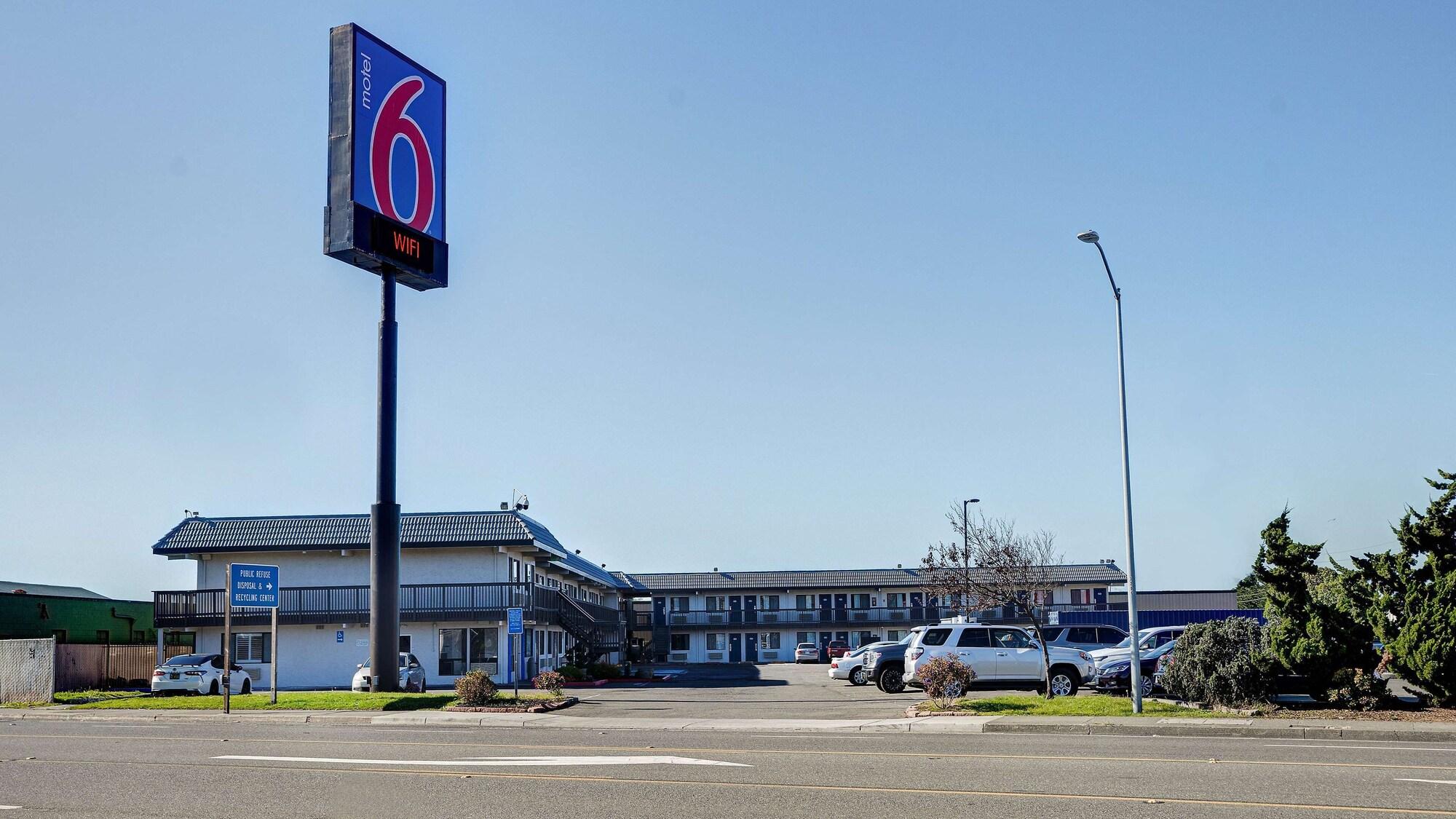 Varios Motel 6 Eureka, CA – Redwood Coast