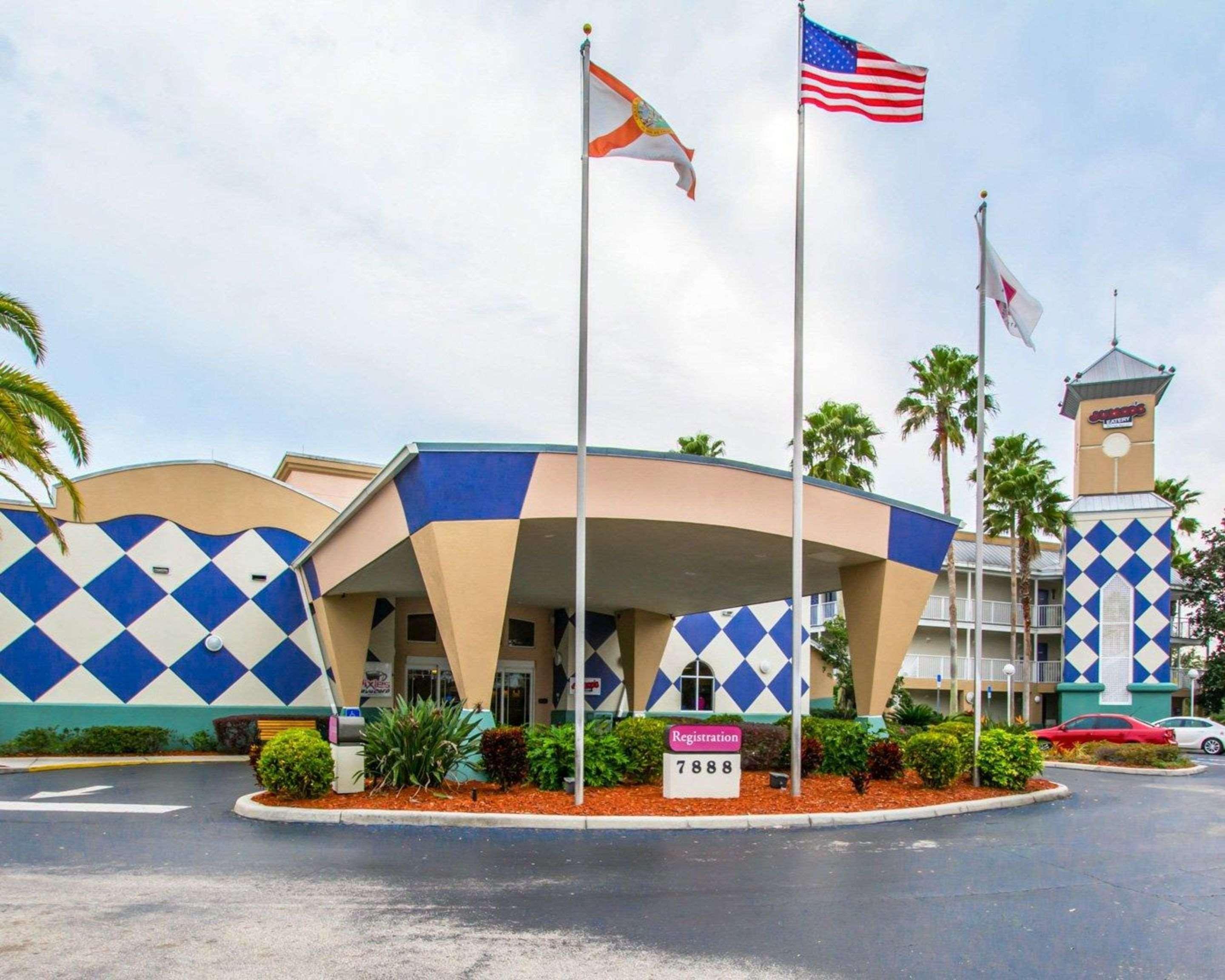 Vista Exterior Maingate Garden Inn - CLOSED