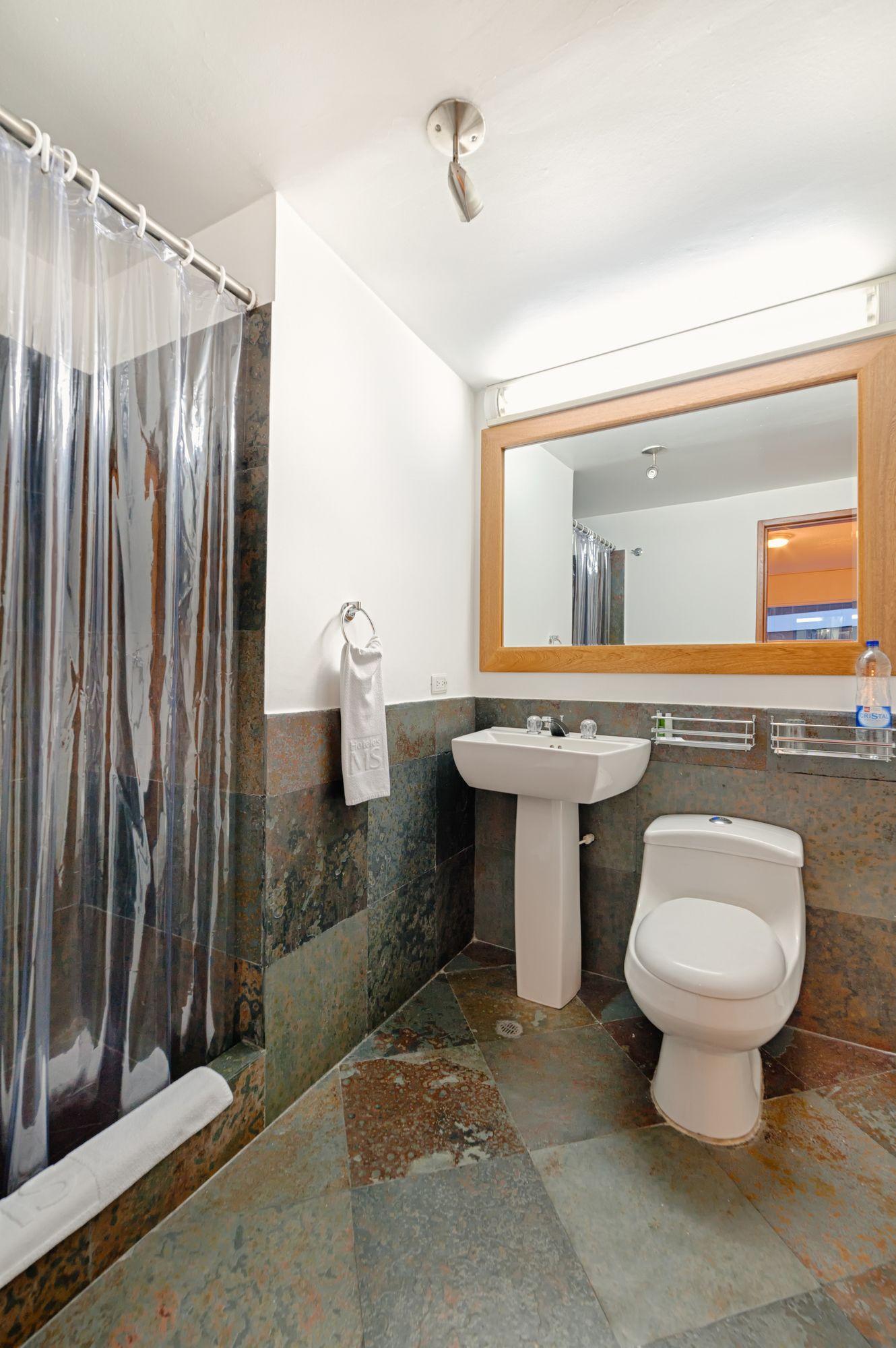 Equipamiento de Habitación Hotel Oceanía Bogotá