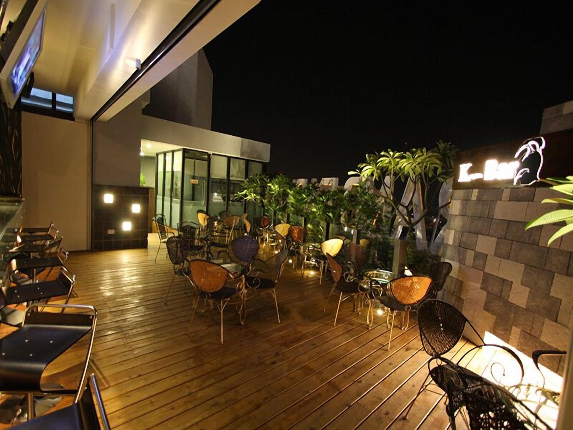 Bar/Salón Grand Earl Hotel