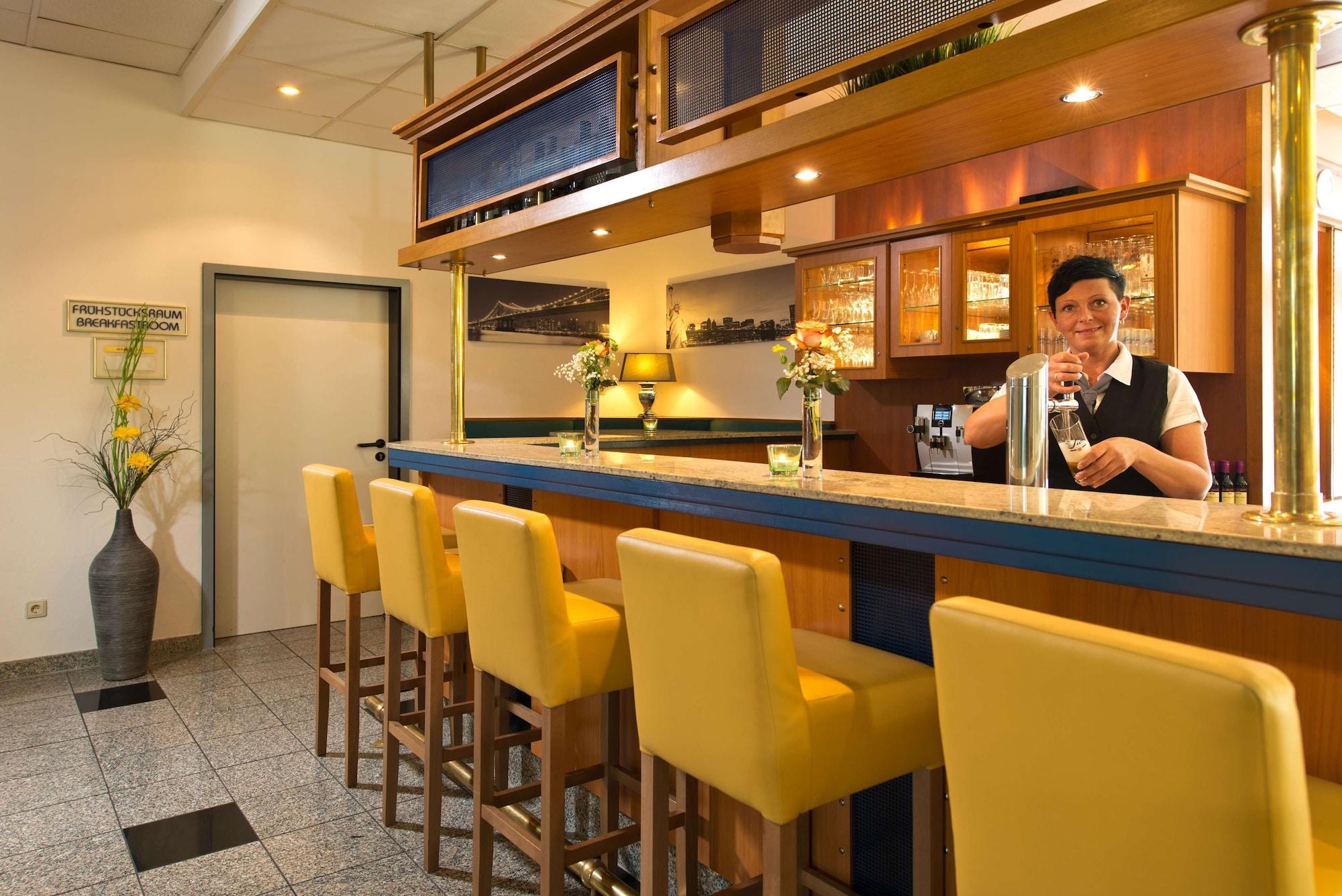 Bar/Salón ACHAT Hotel Monheim am Rhein